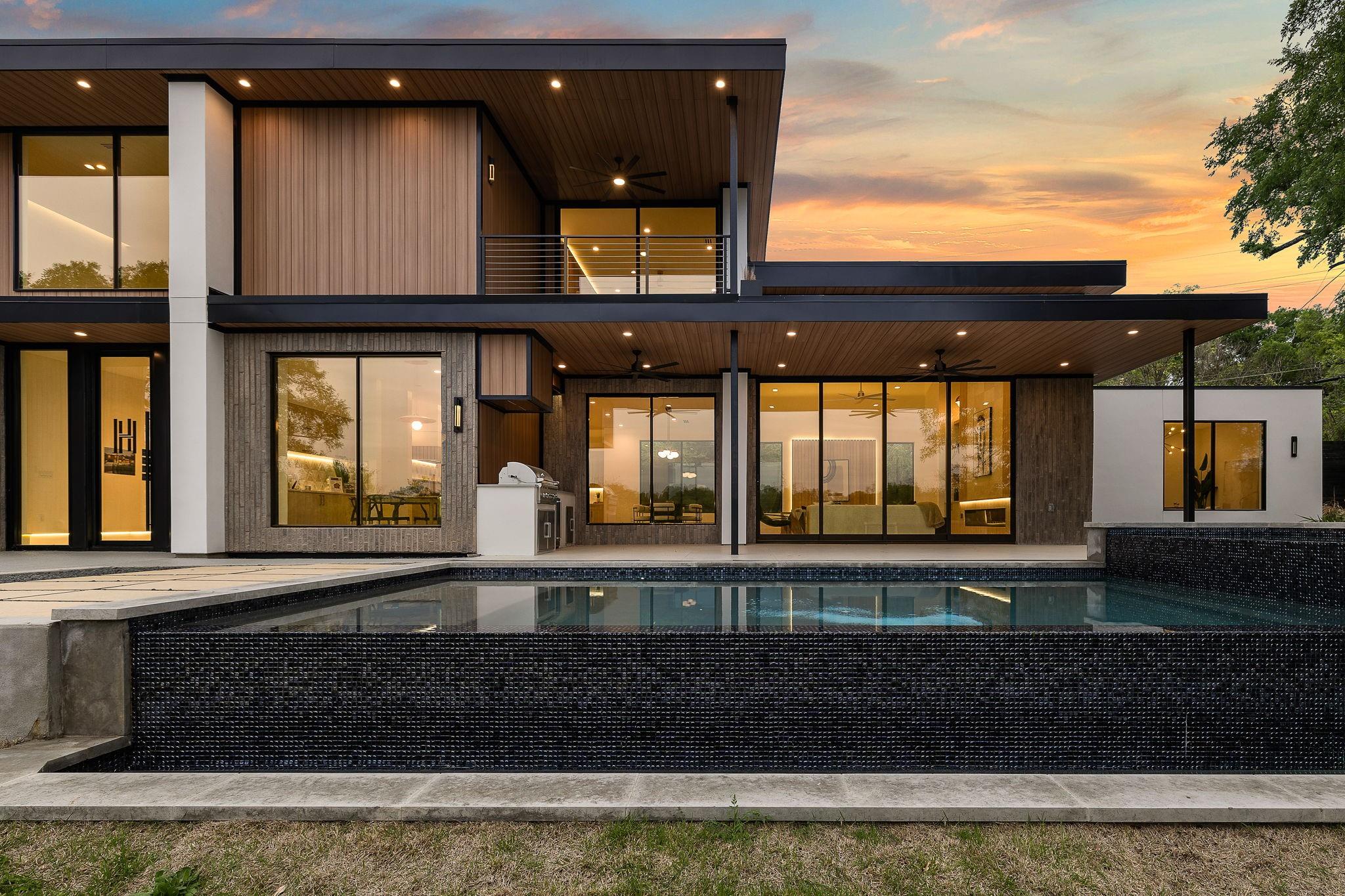 2401 Oakhaven Cir, Austin, TX 78704