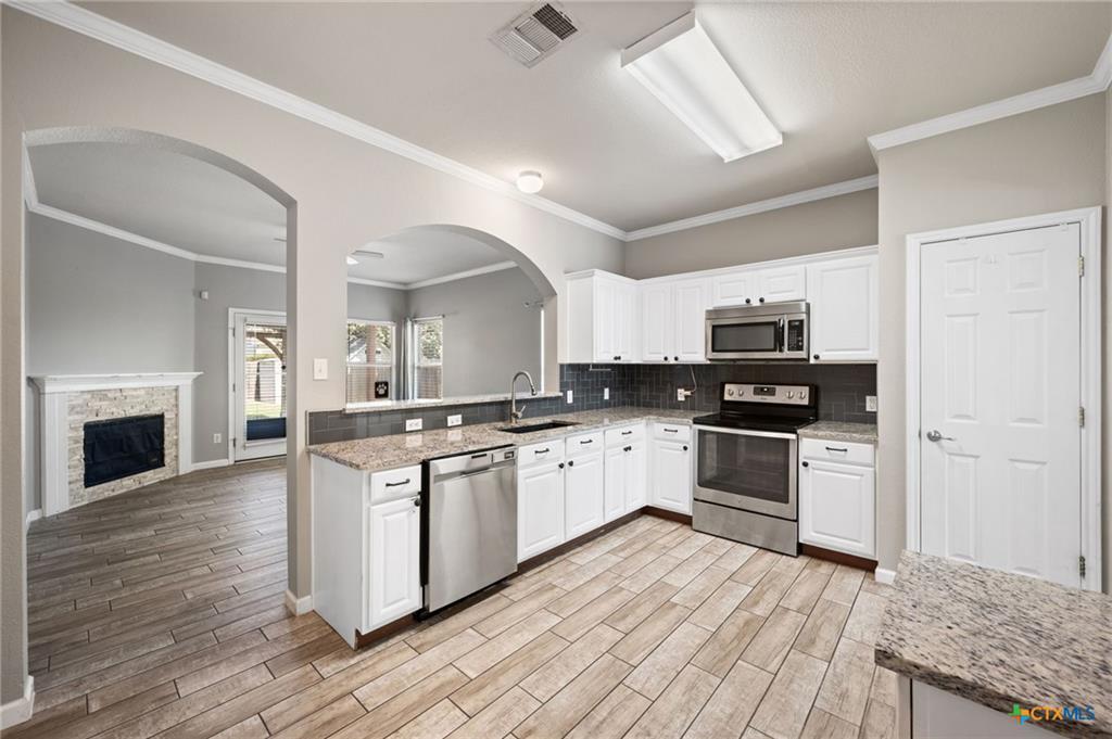 202 Flinn St, Hutto, TX 78634