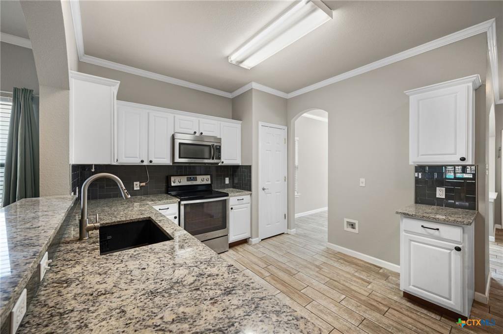 202 Flinn St, Hutto, TX 78634