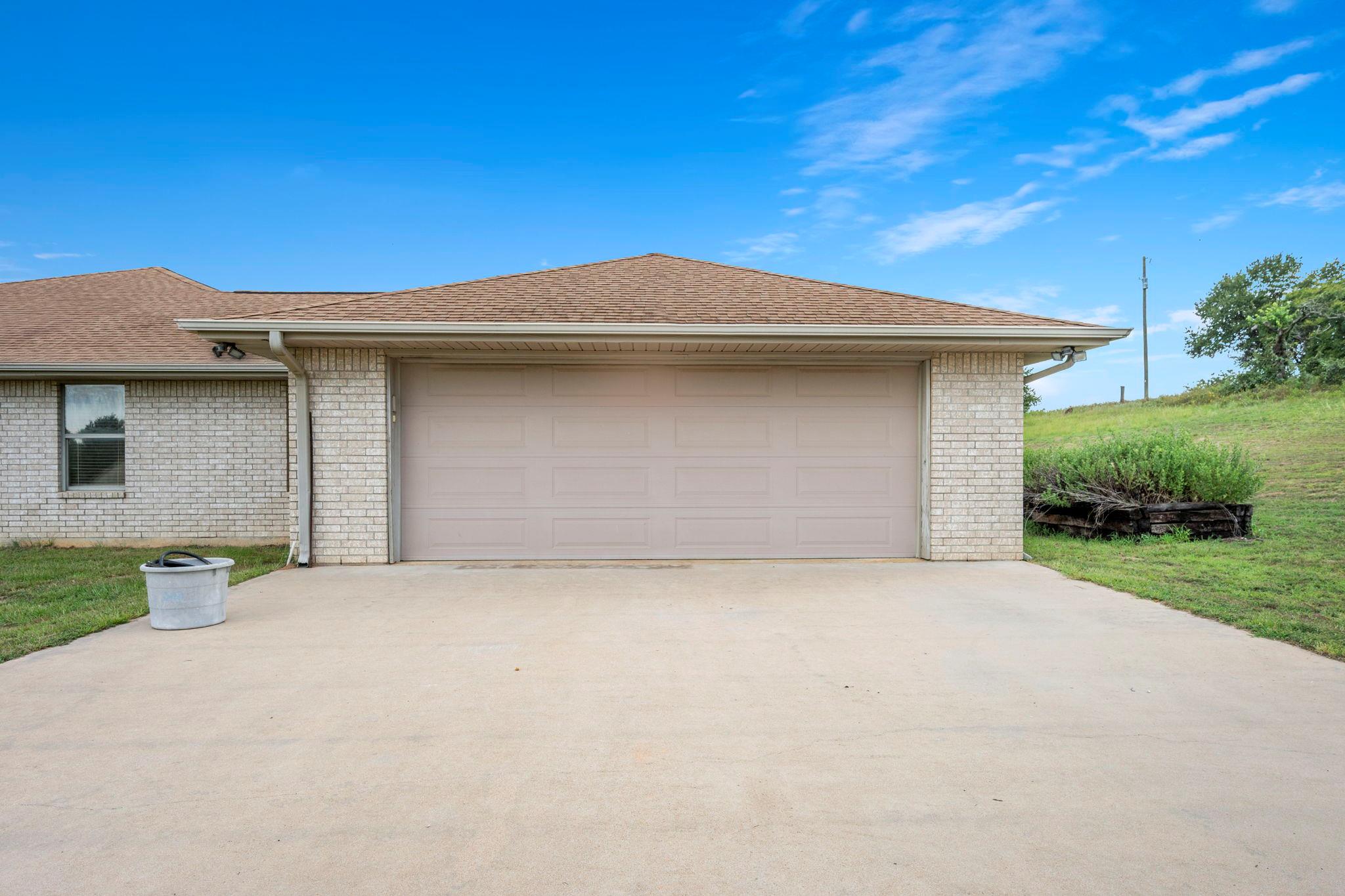 640 W F Ave, Milano, TX 76556
