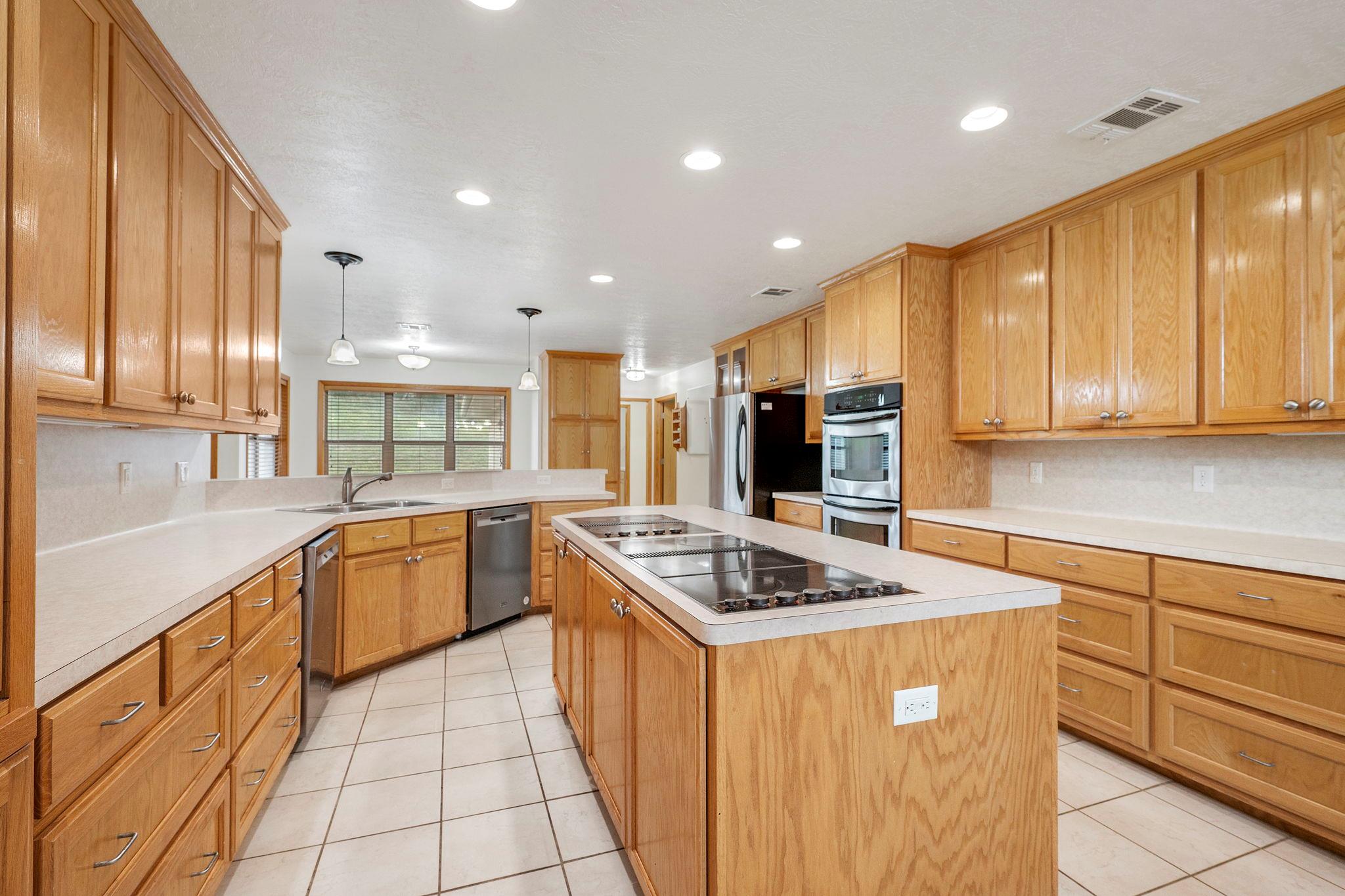 640 W F Ave, Milano, TX 76556