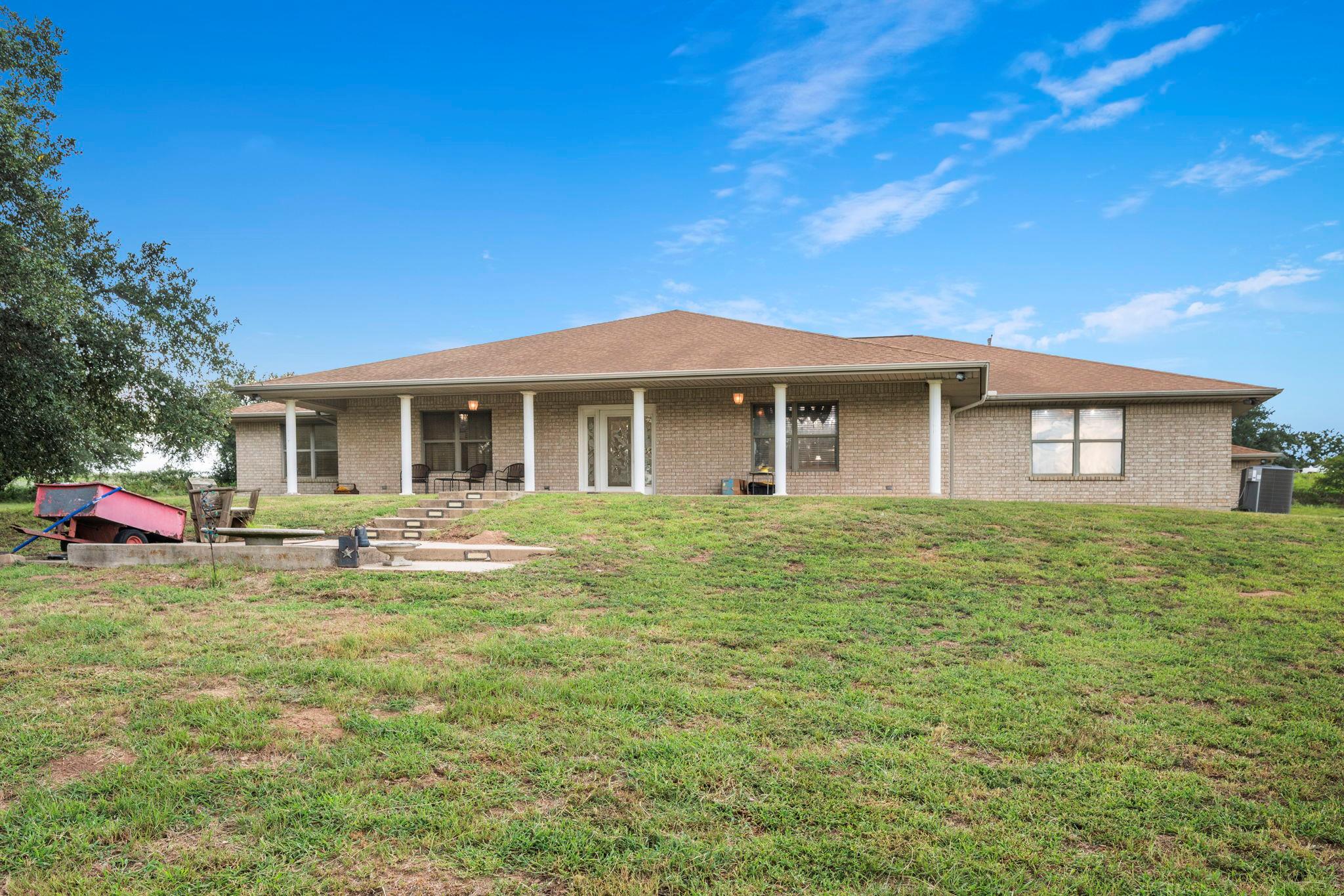 640 W F Ave, Milano, TX 76556