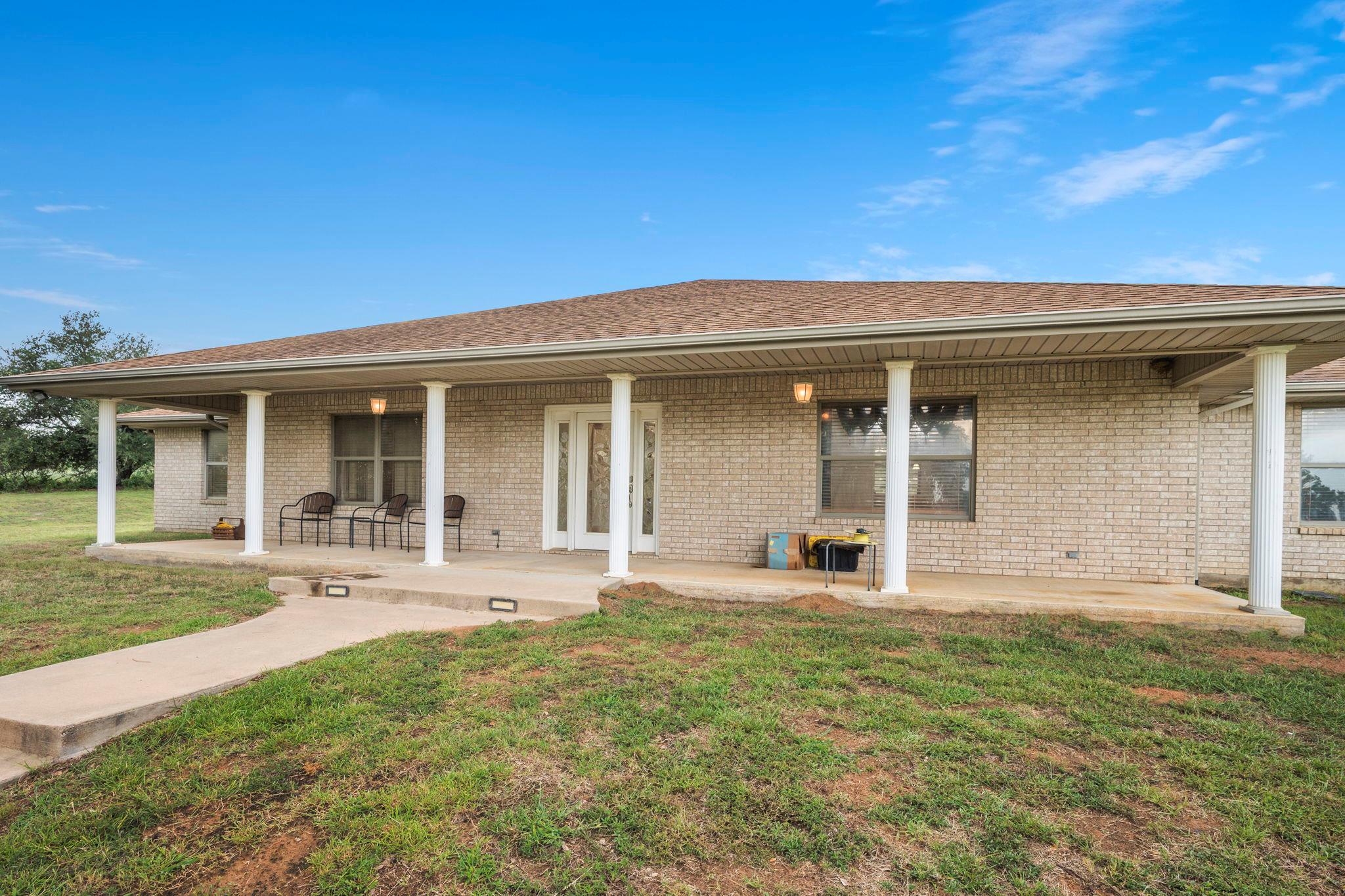 640 W F Ave, Milano, TX 76556