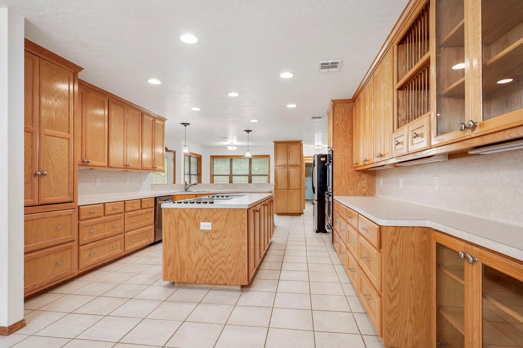 640 W F Ave, Milano, TX 76556