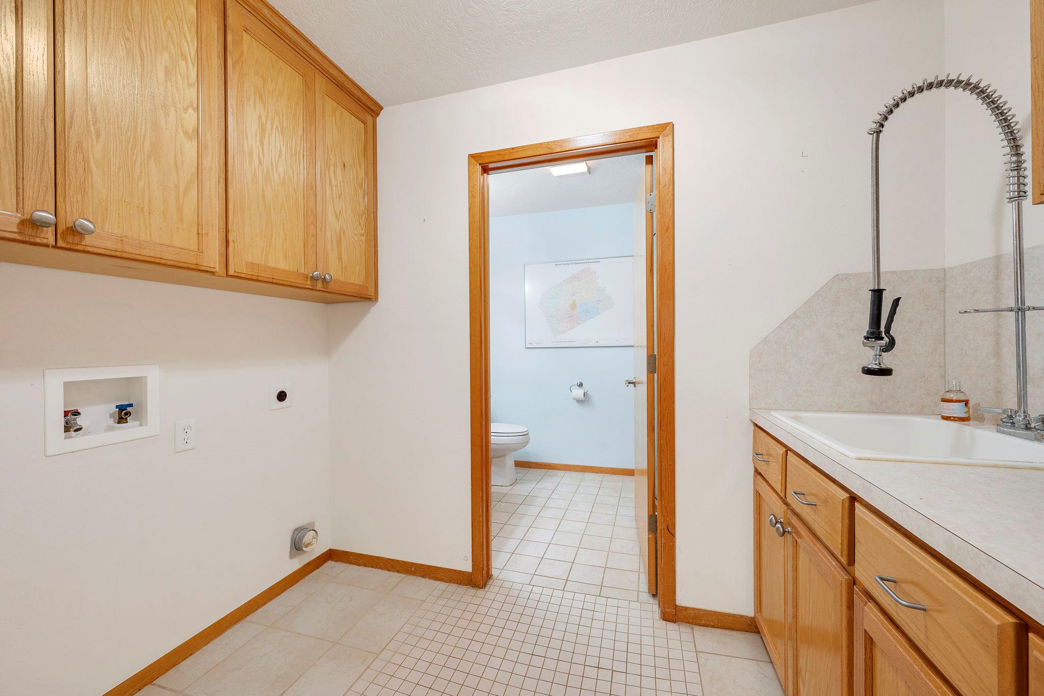 640 W F Ave, Milano, TX 76556