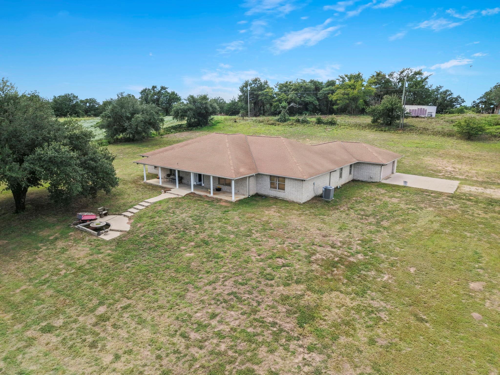 640 W F Ave, Milano, TX 76556