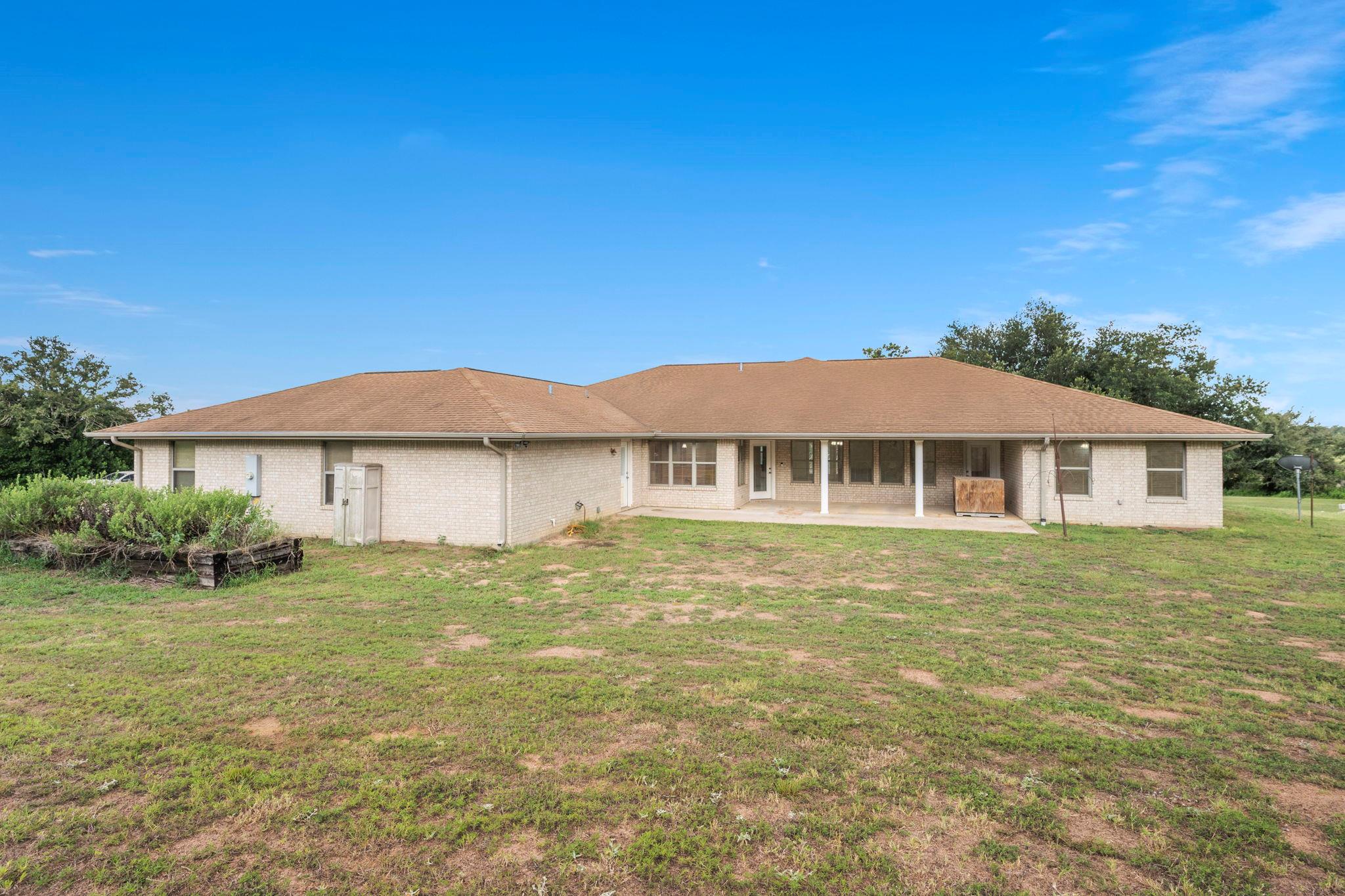 640 W F Ave, Milano, TX 76556