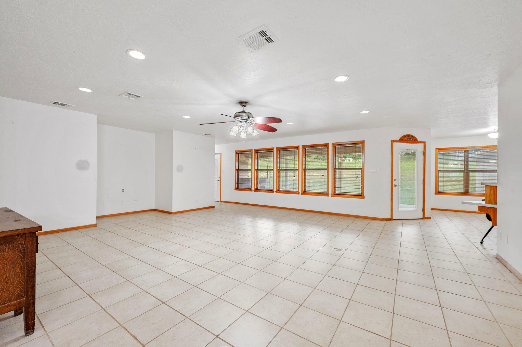 640 W F Ave, Milano, TX 76556