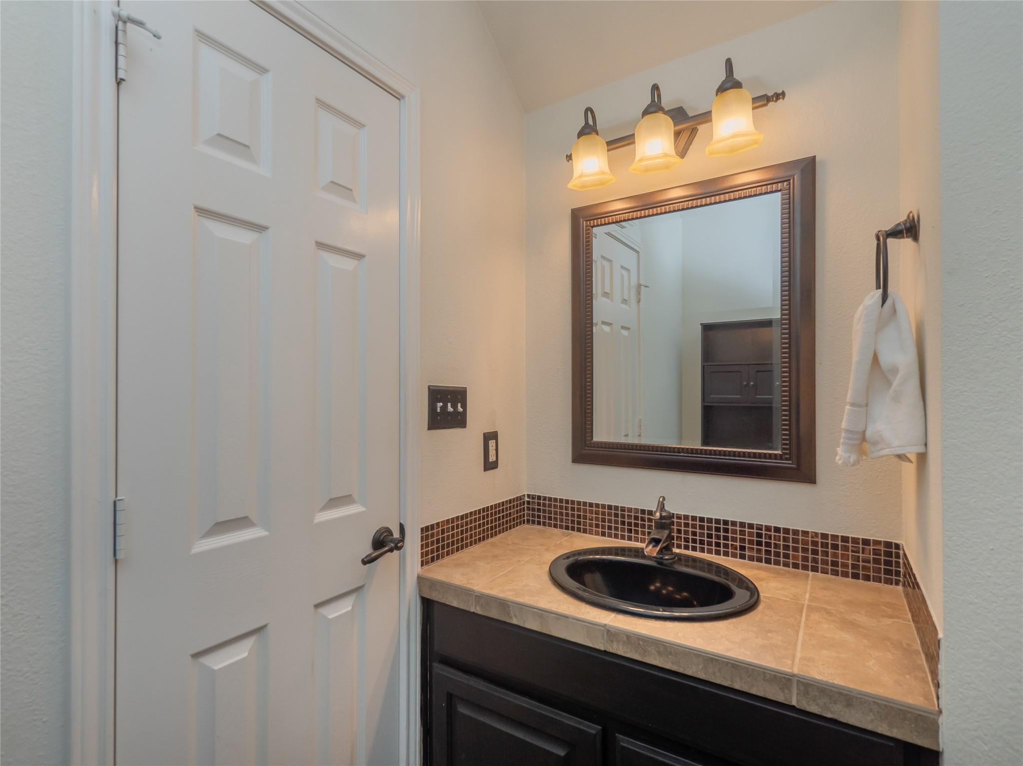 533 Arbors Cir, Elgin, TX 78621