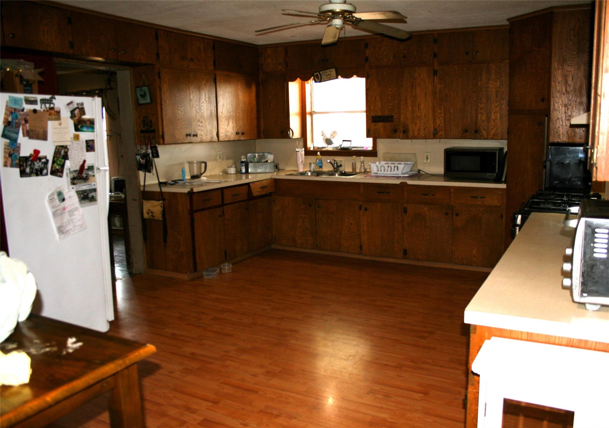 181 N Main St, Paige, TX 78659