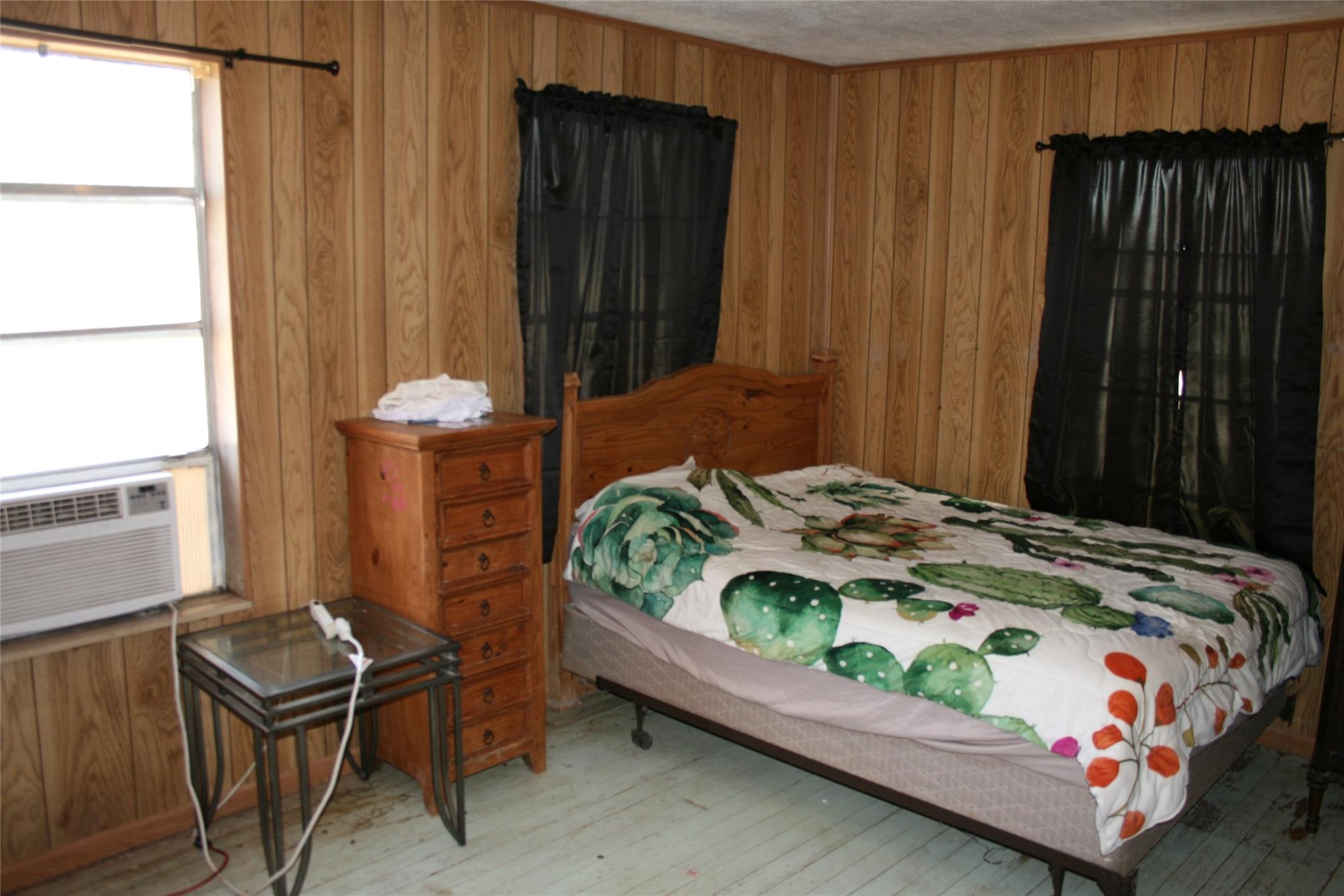 181 N Main St, Paige, TX 78659