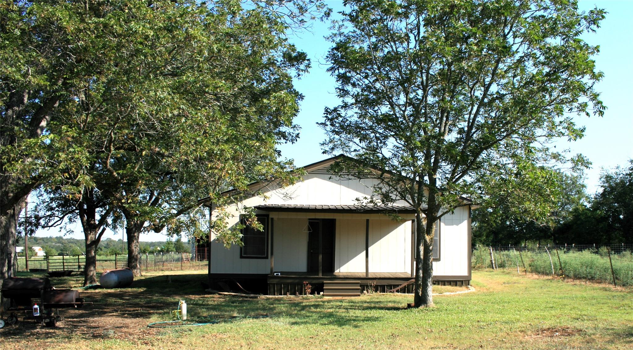 181 N Main St, Paige, TX 78659