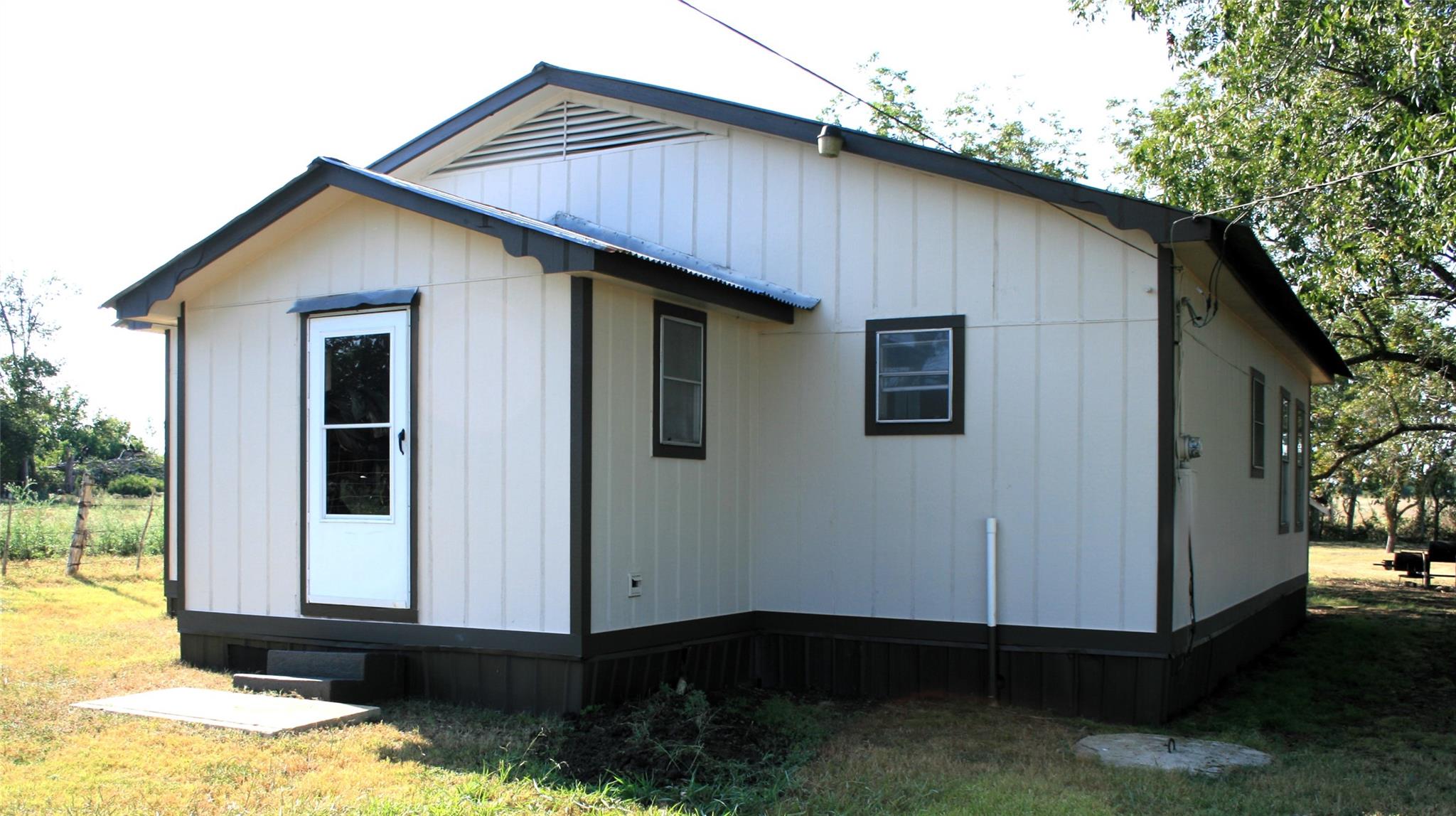 181 N Main St, Paige, TX 78659