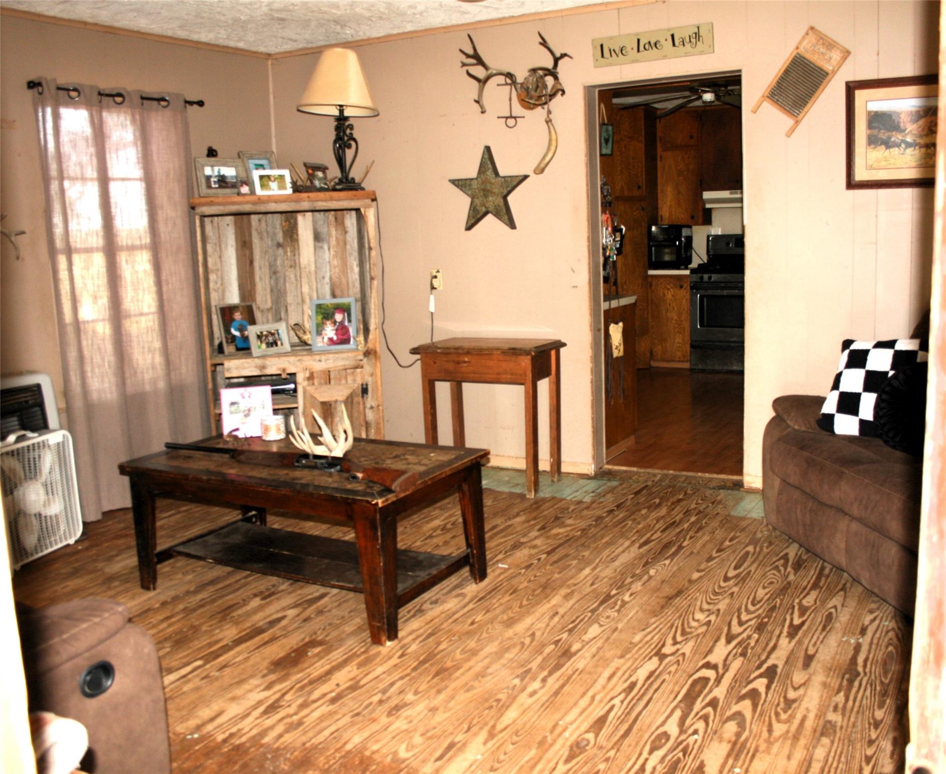 181 N Main St, Paige, TX 78659