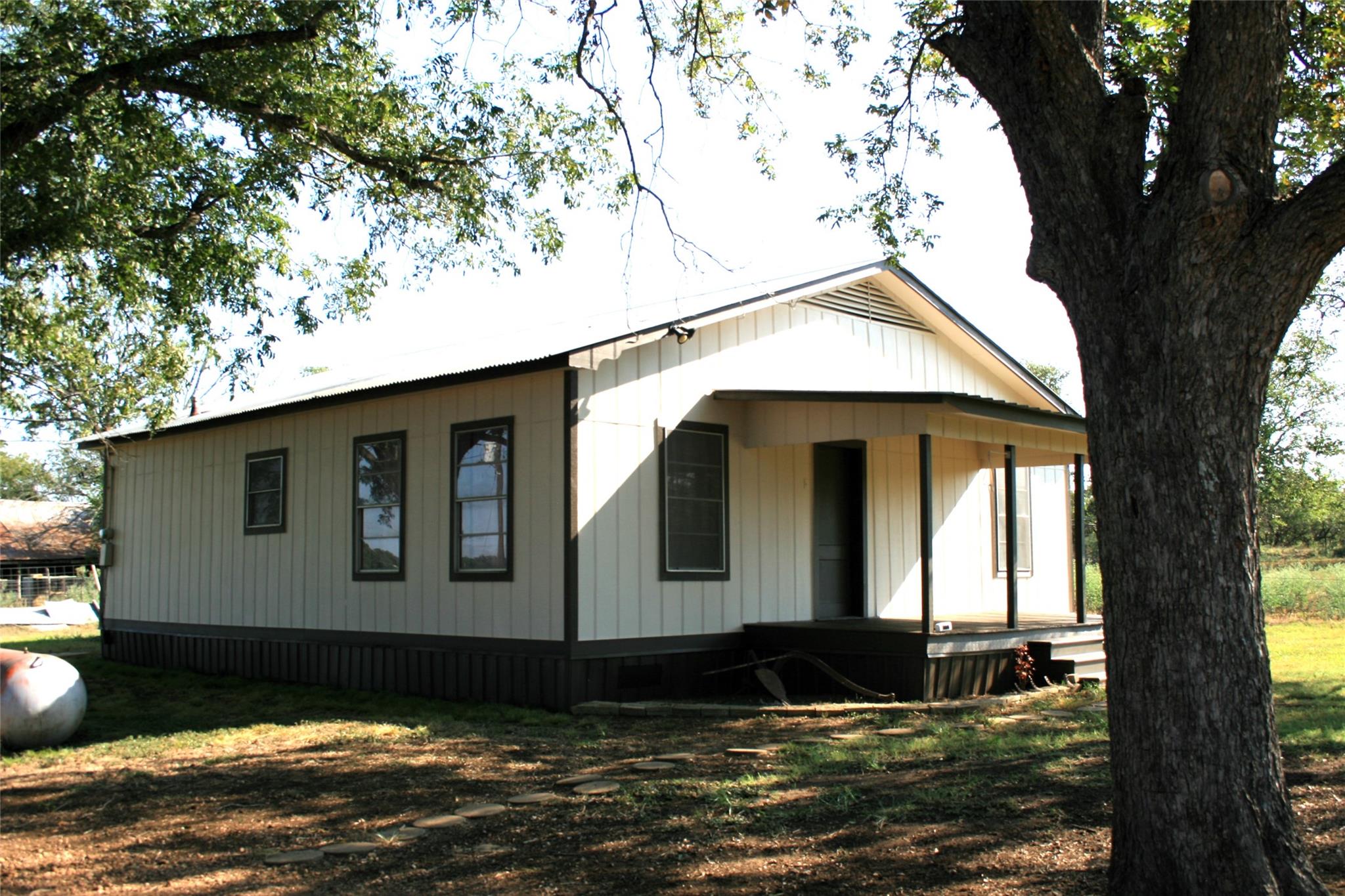 181 N Main St, Paige, TX 78659