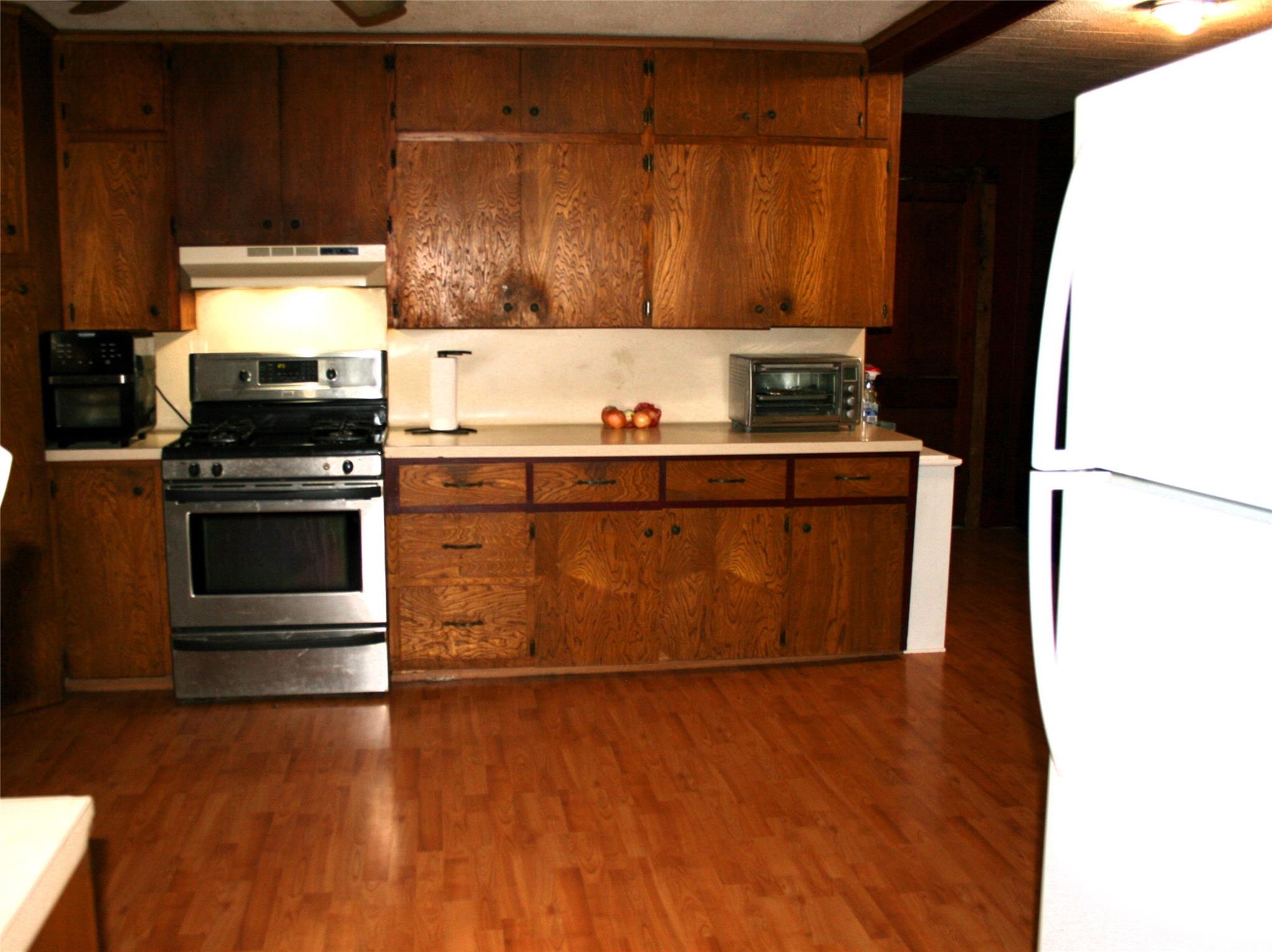 181 N Main St, Paige, TX 78659