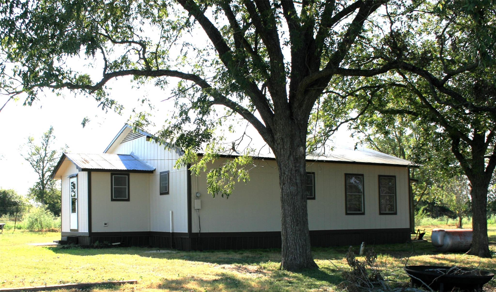 181 N Main St, Paige, TX 78659