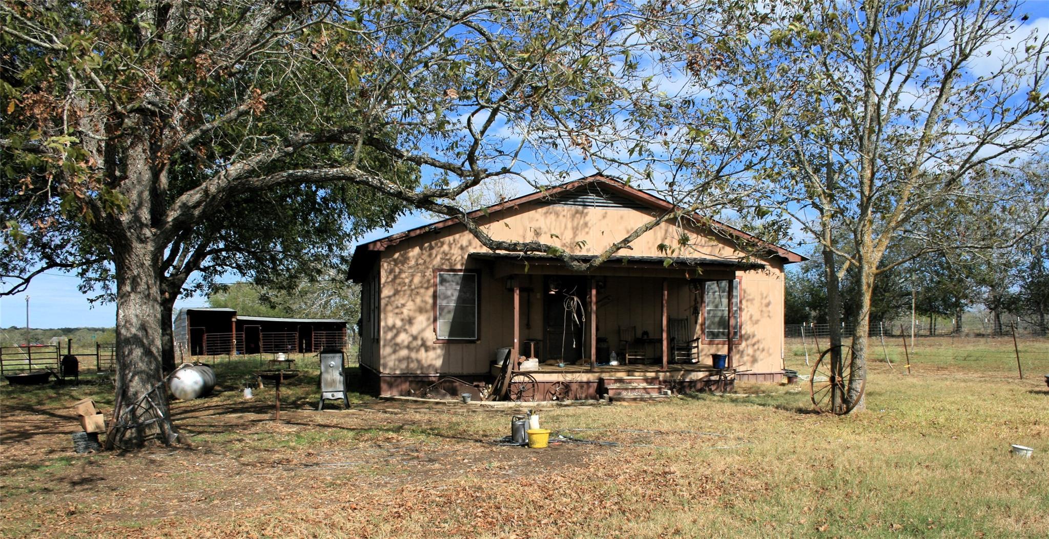 181 N Main St, Paige, TX 78659