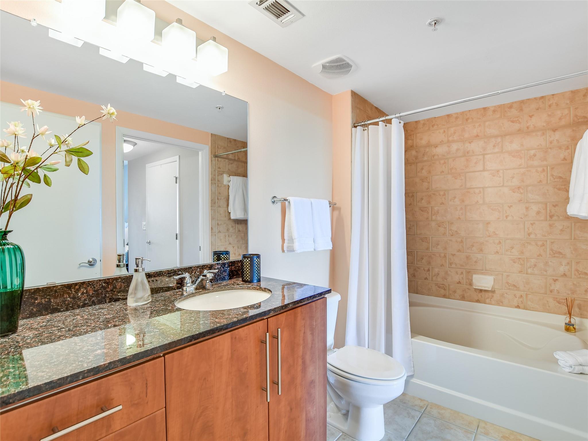 54 Rainey St # 1215, Austin, TX 78701