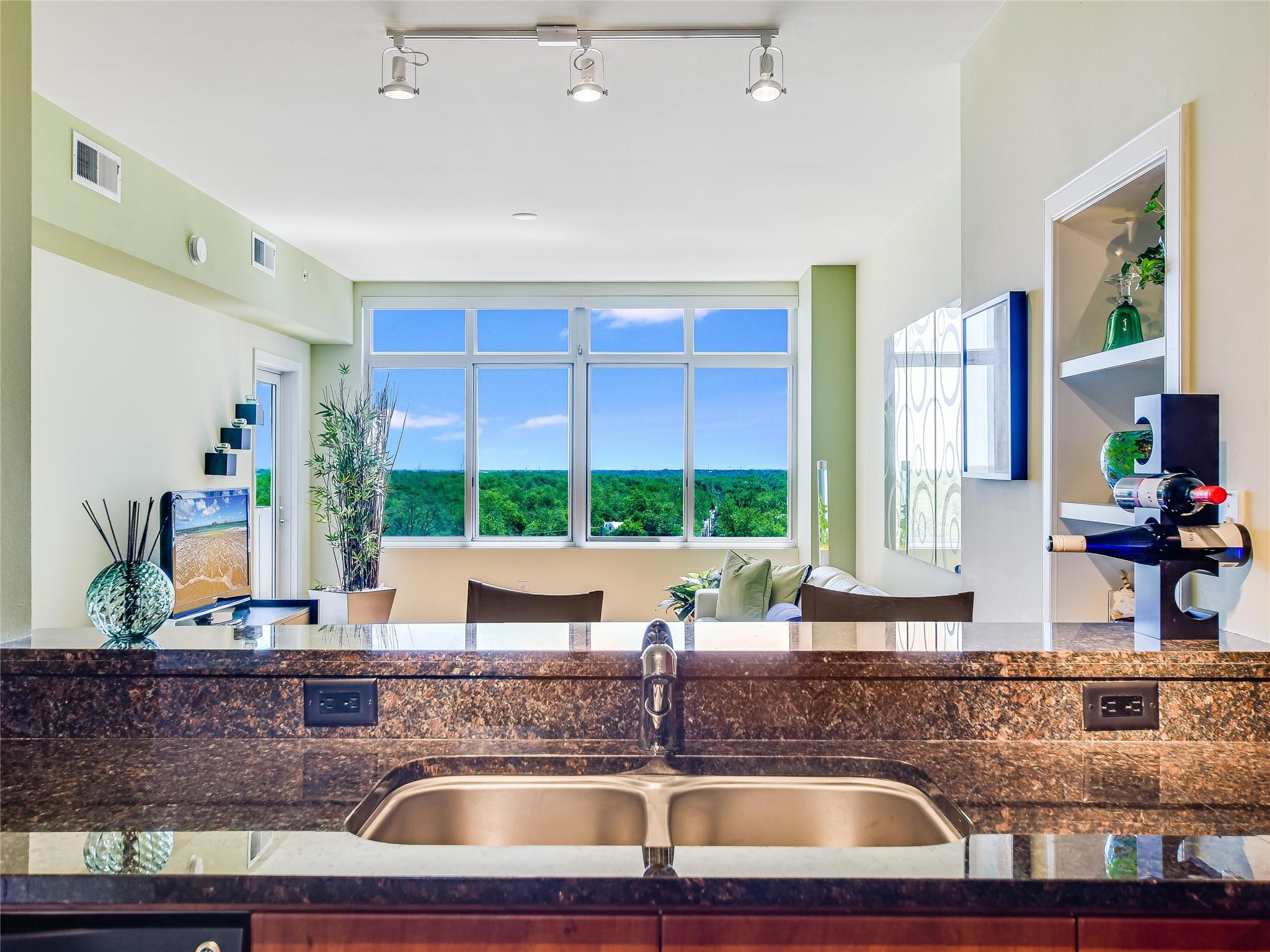 54 Rainey St # 1215, Austin, TX 78701