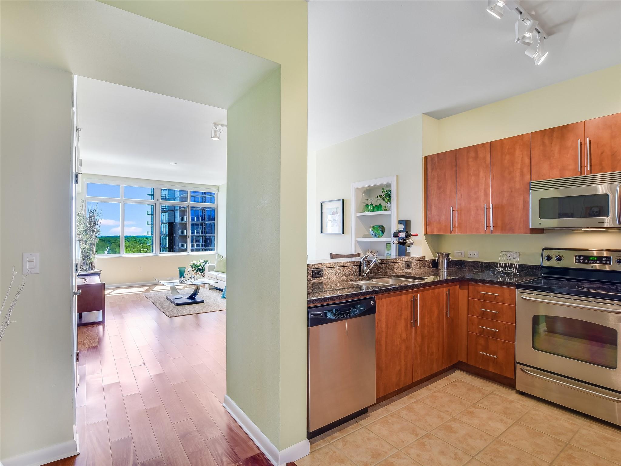 54 Rainey St # 1215, Austin, TX 78701