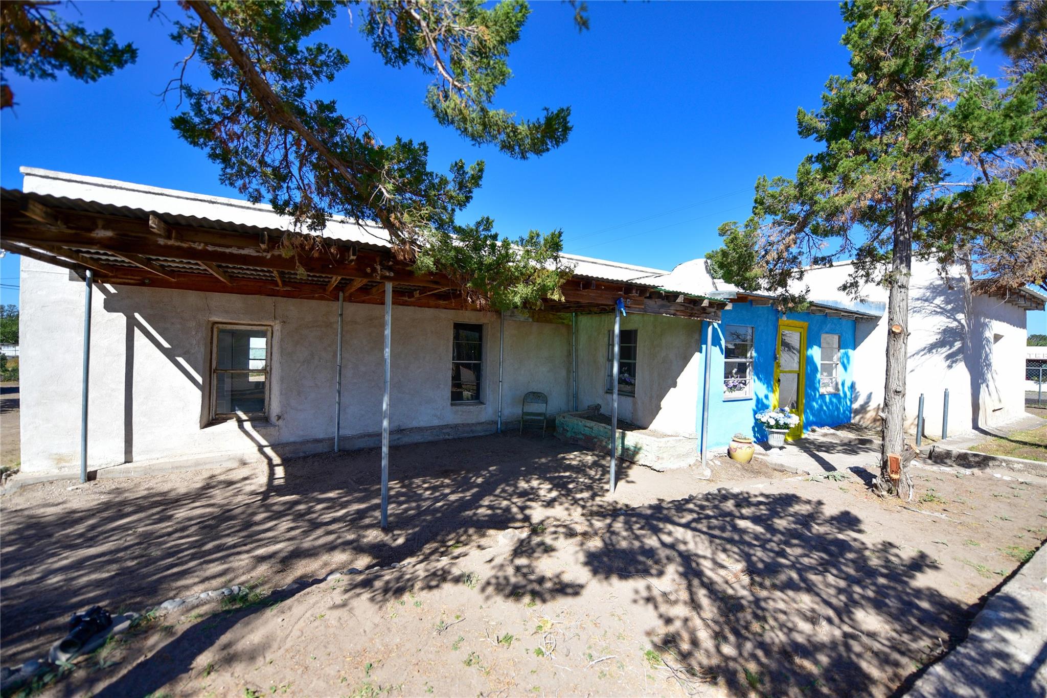 502 S Edinburg St, Marfa, TX 79843