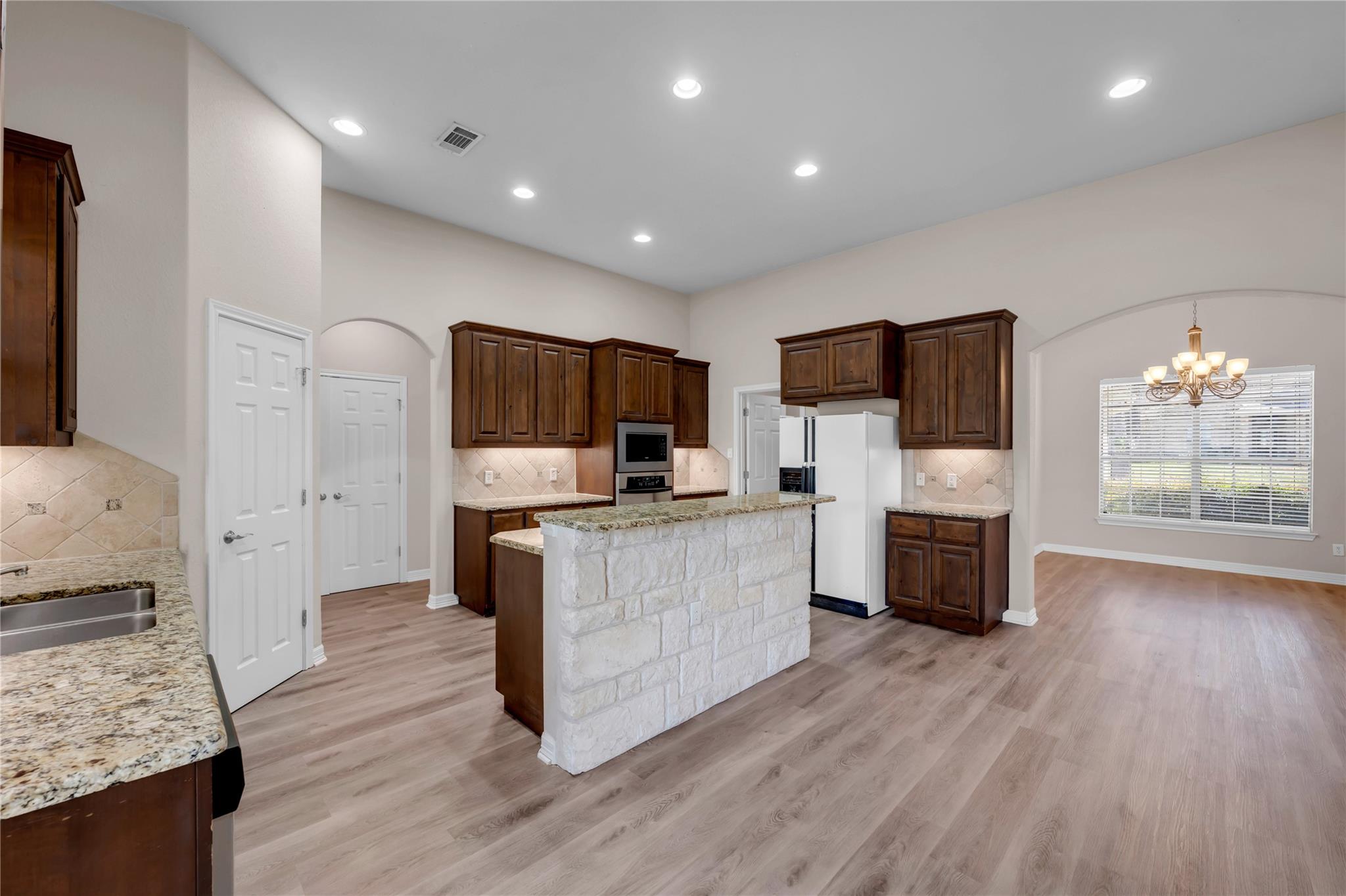 106 Alexander Ave, Burnet, TX 78611