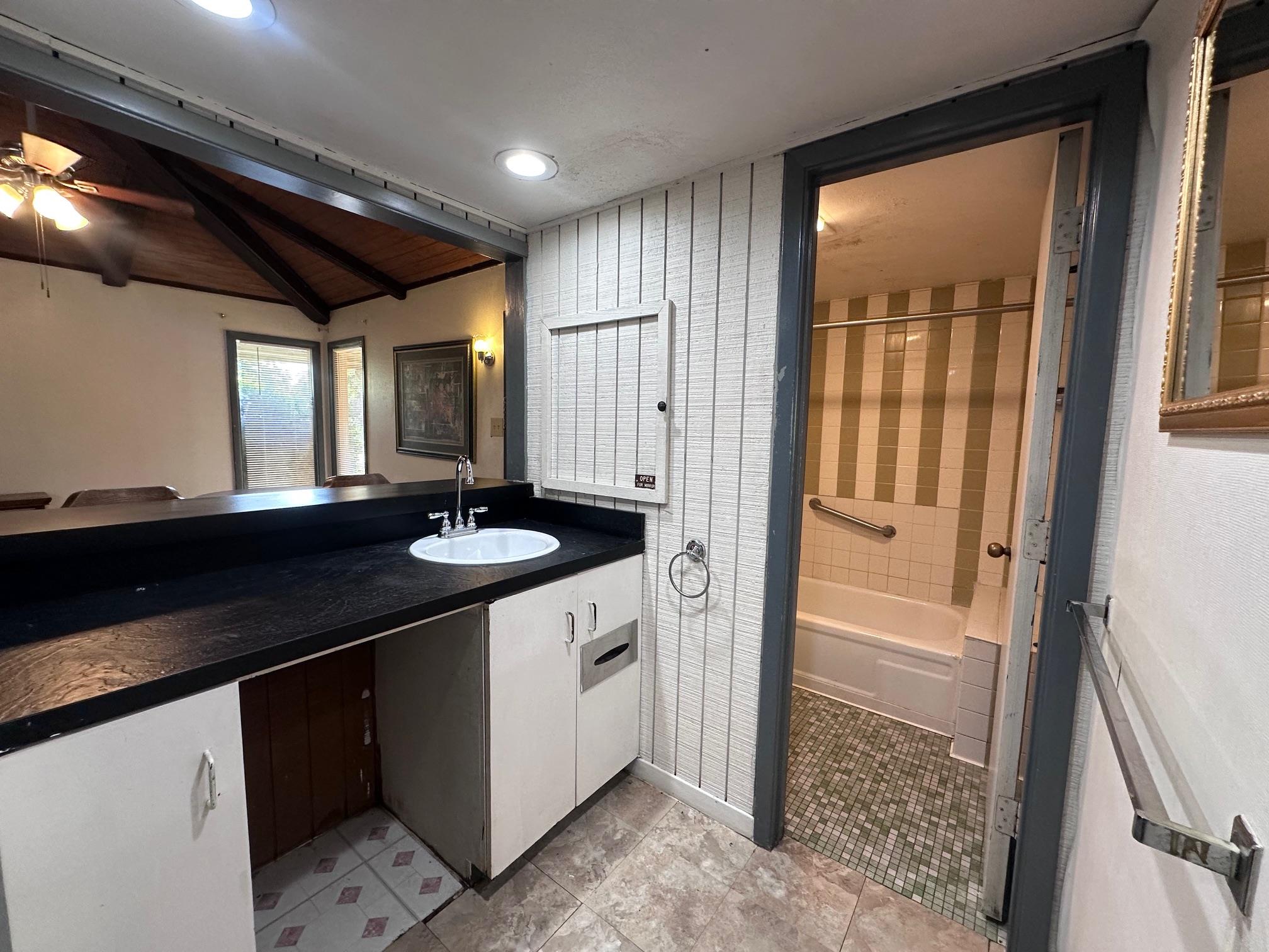 126 Conference Dr # 212, Bastrop, TX 78602