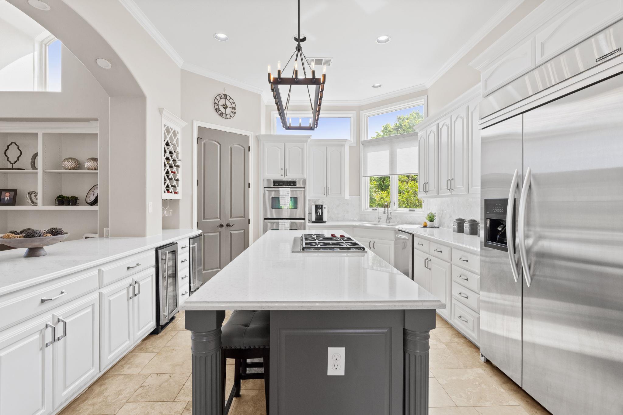25616 Kahala Sunset Ct, Spicewood, TX 78669
