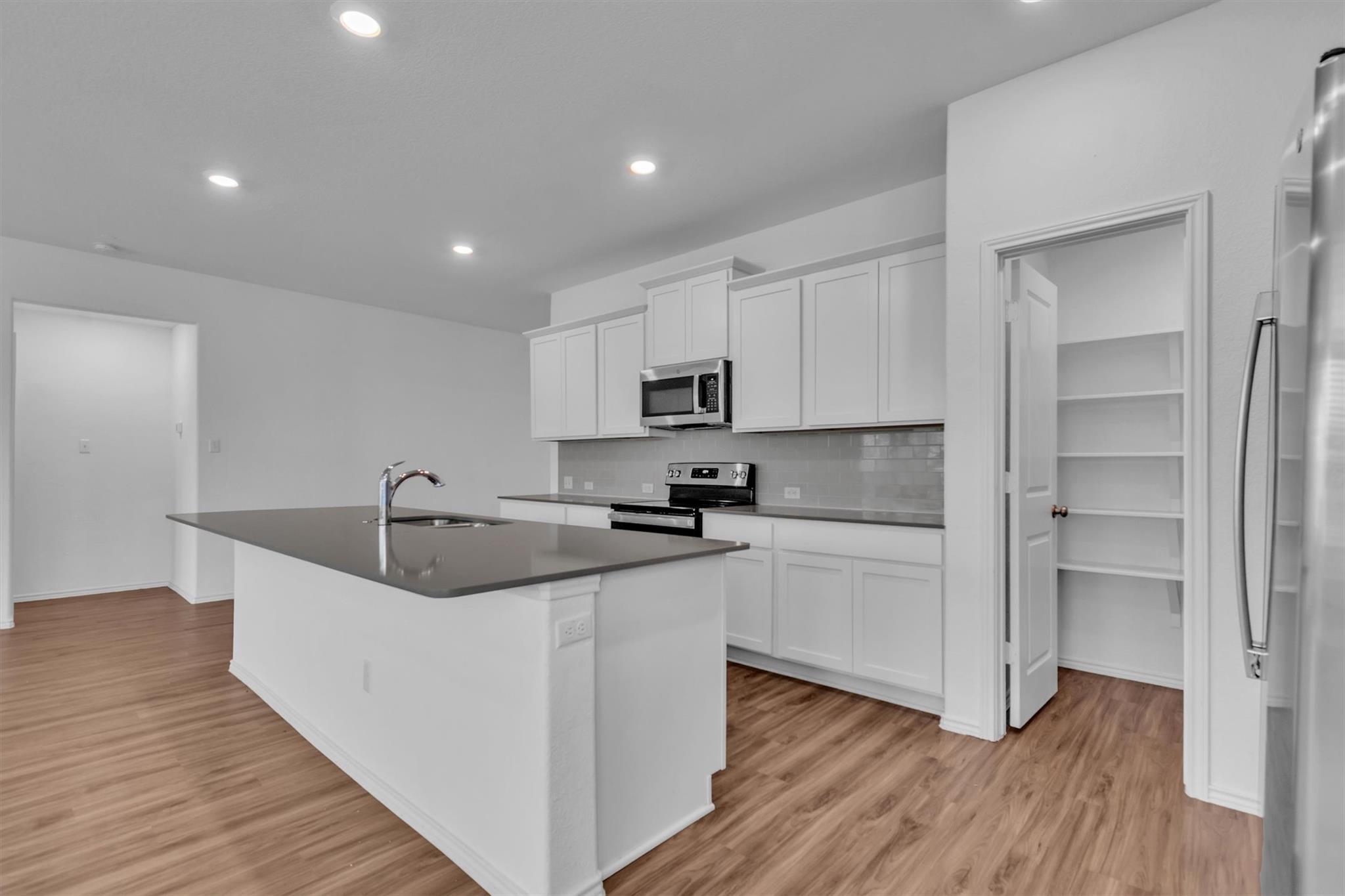 607 Bluejack Way, Hutto, TX 78634