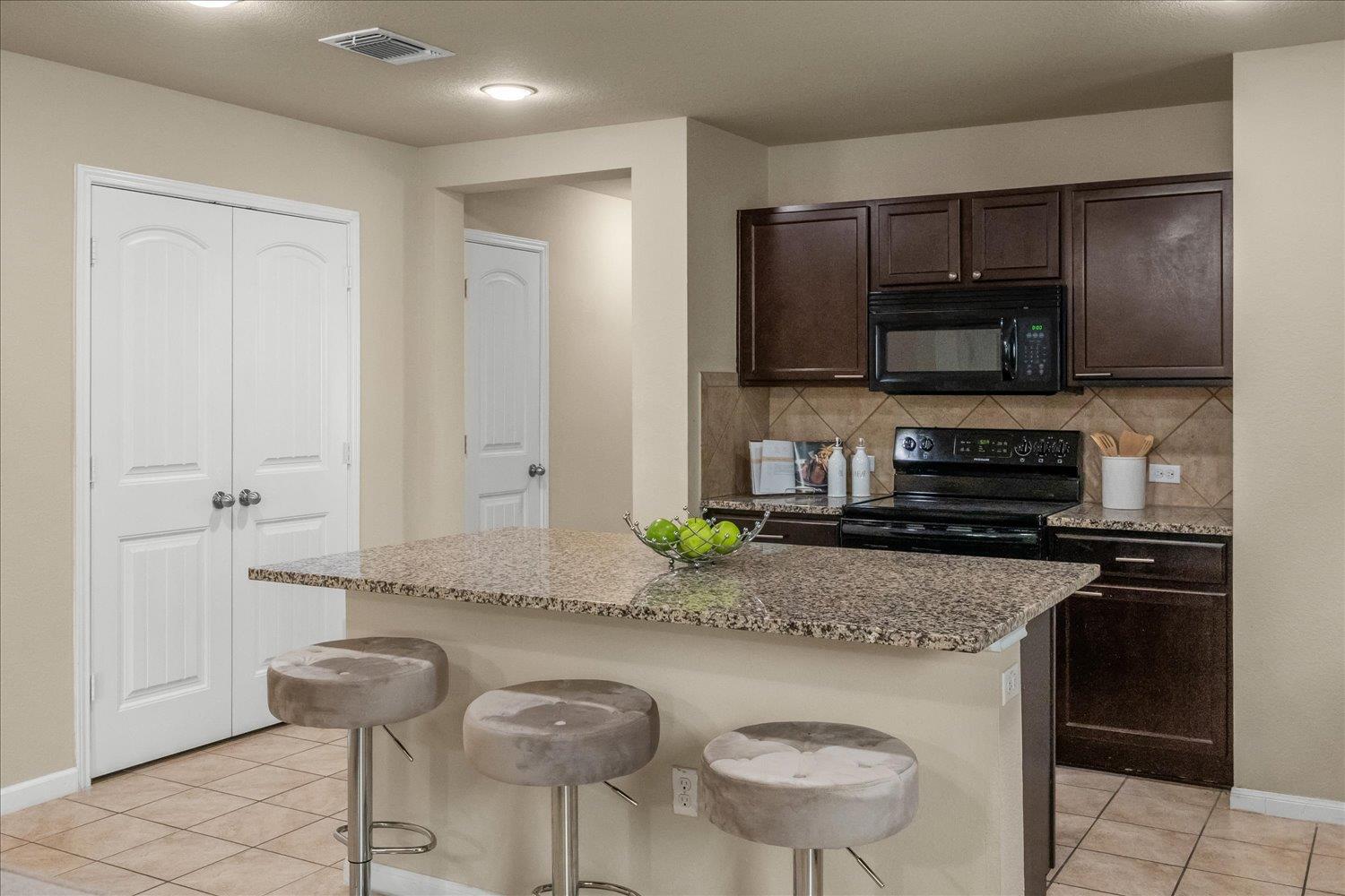 306 Nueces River Trl, Hutto, TX 78634