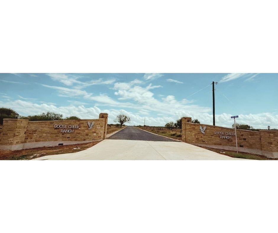 560 PR Goose Creek Ln, Jourdanton, TX 78026