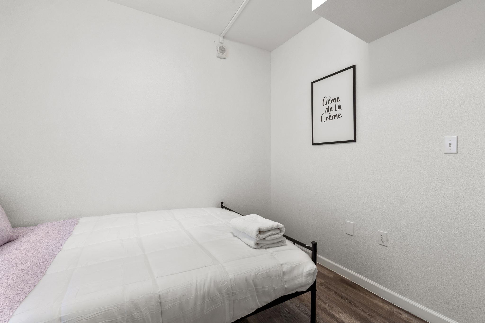 911 W 22nd St # 201, Austin, TX 78705