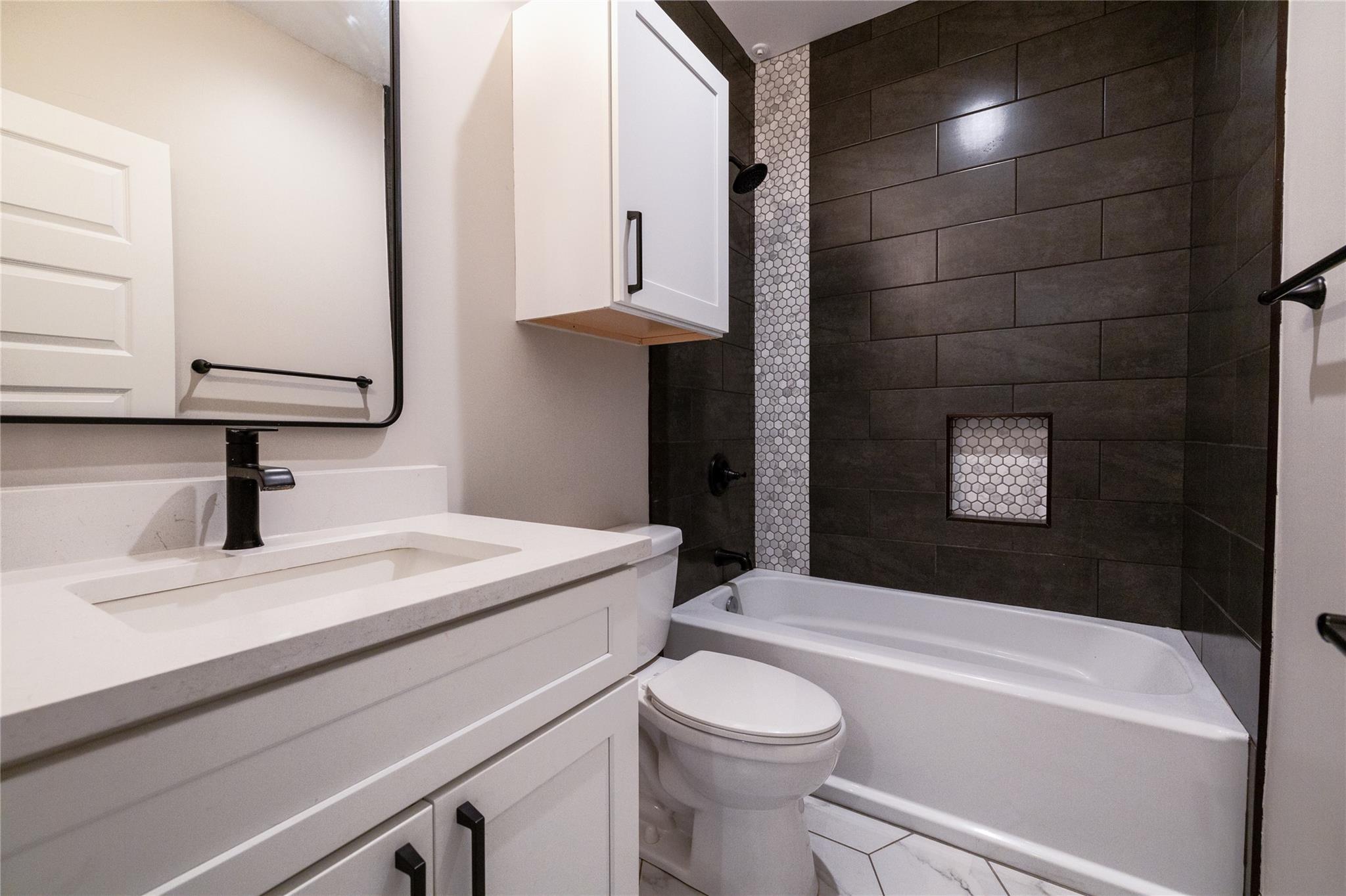 20703 Bonanza St, Lago Vista, TX 78645