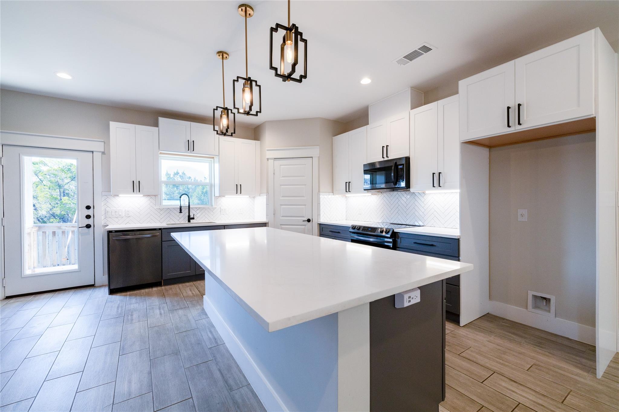 20703 Bonanza St, Lago Vista, TX 78645