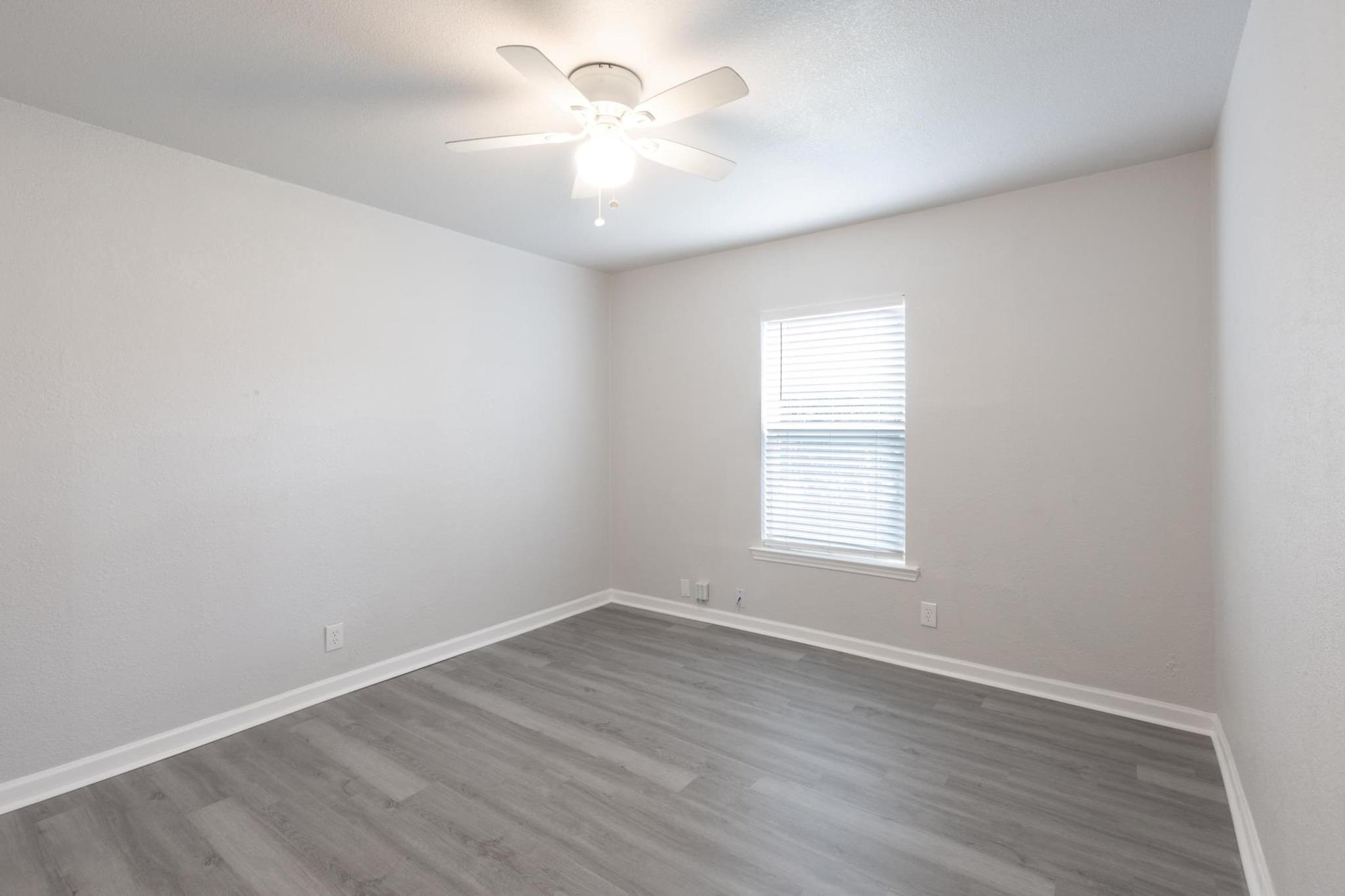 1445 Hillview Ave, New Braunfels, TX 78130