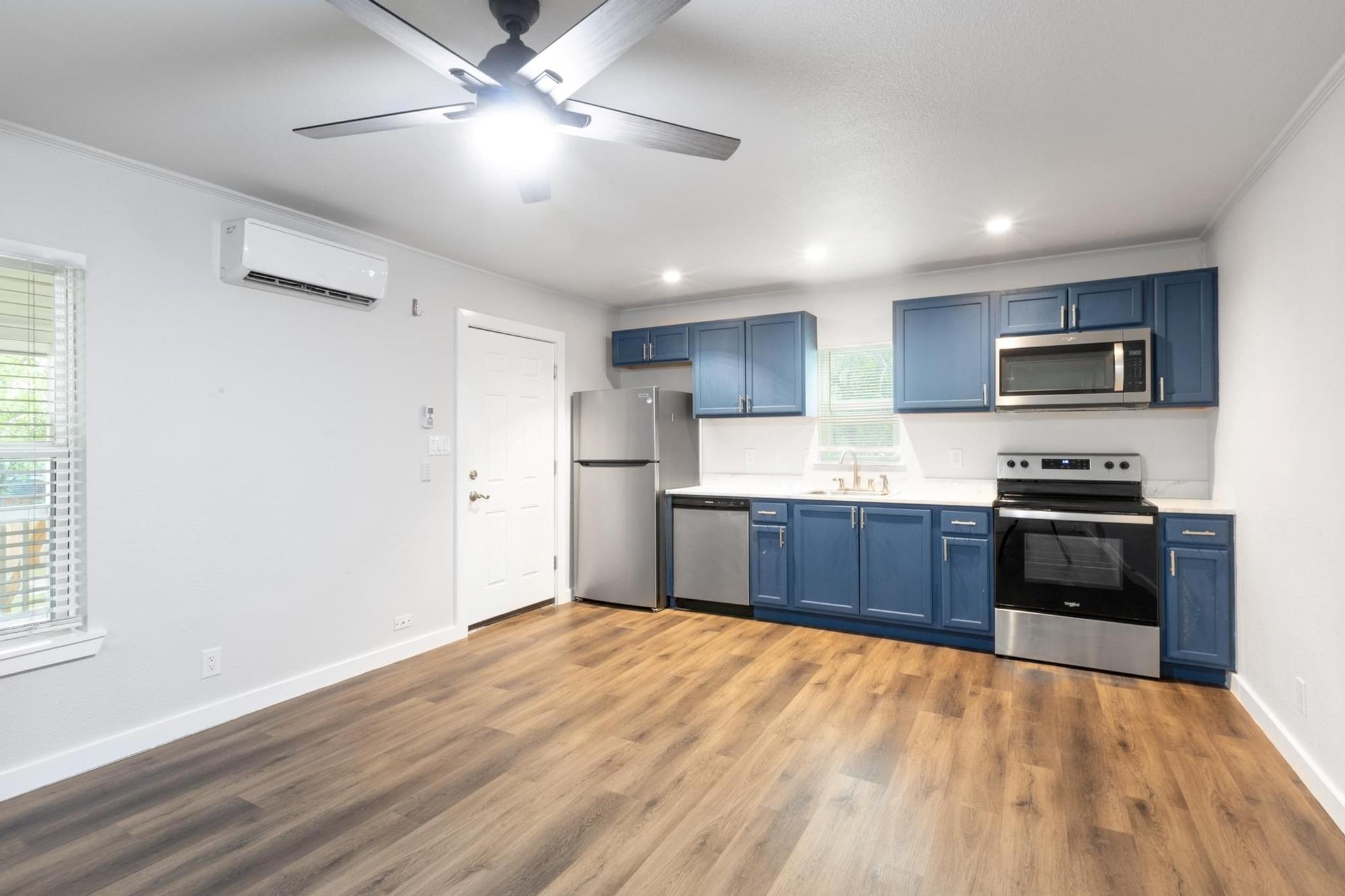 1445 Hillview Ave, New Braunfels, TX 78130