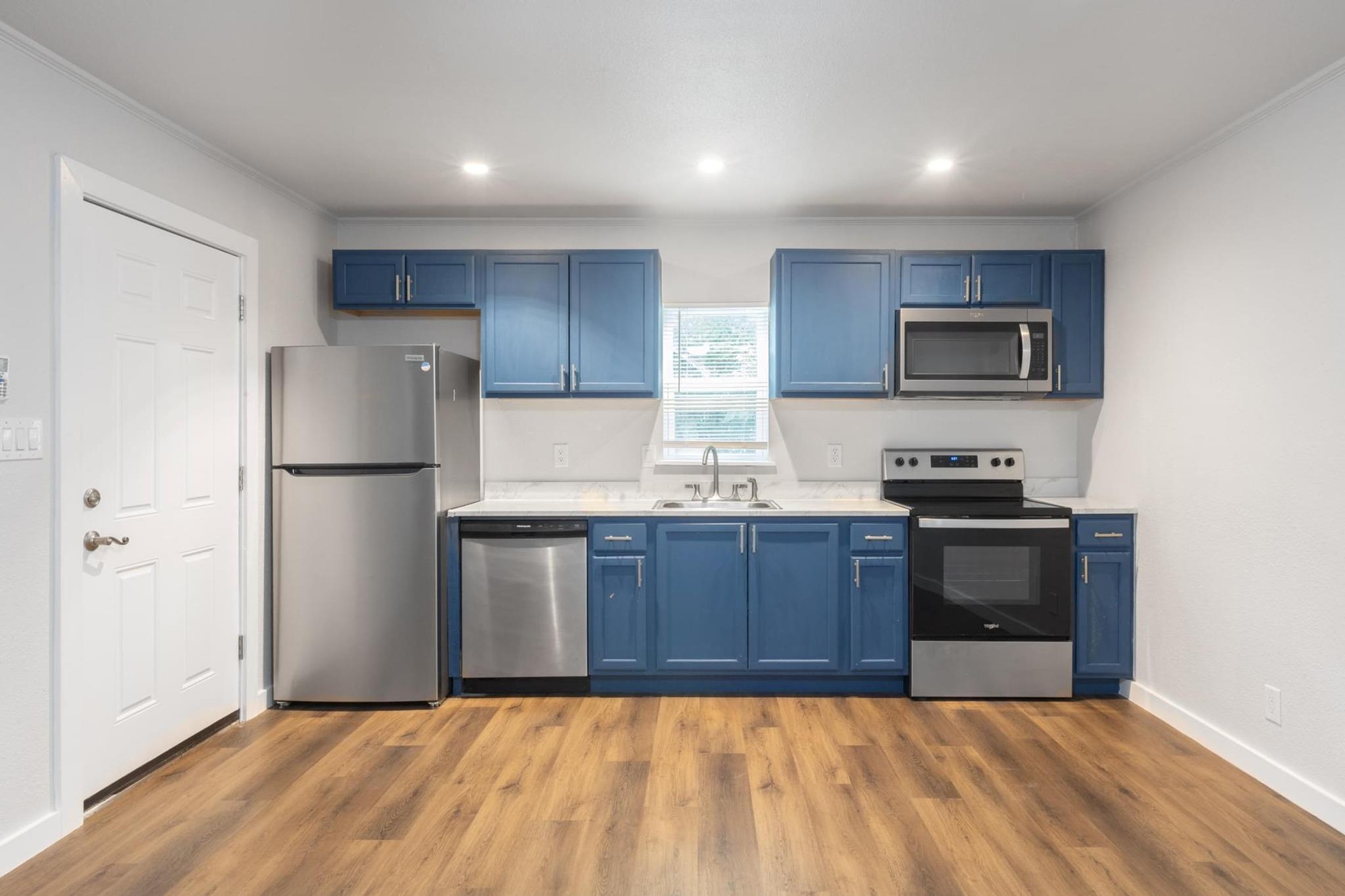 1445 Hillview Ave, New Braunfels, TX 78130