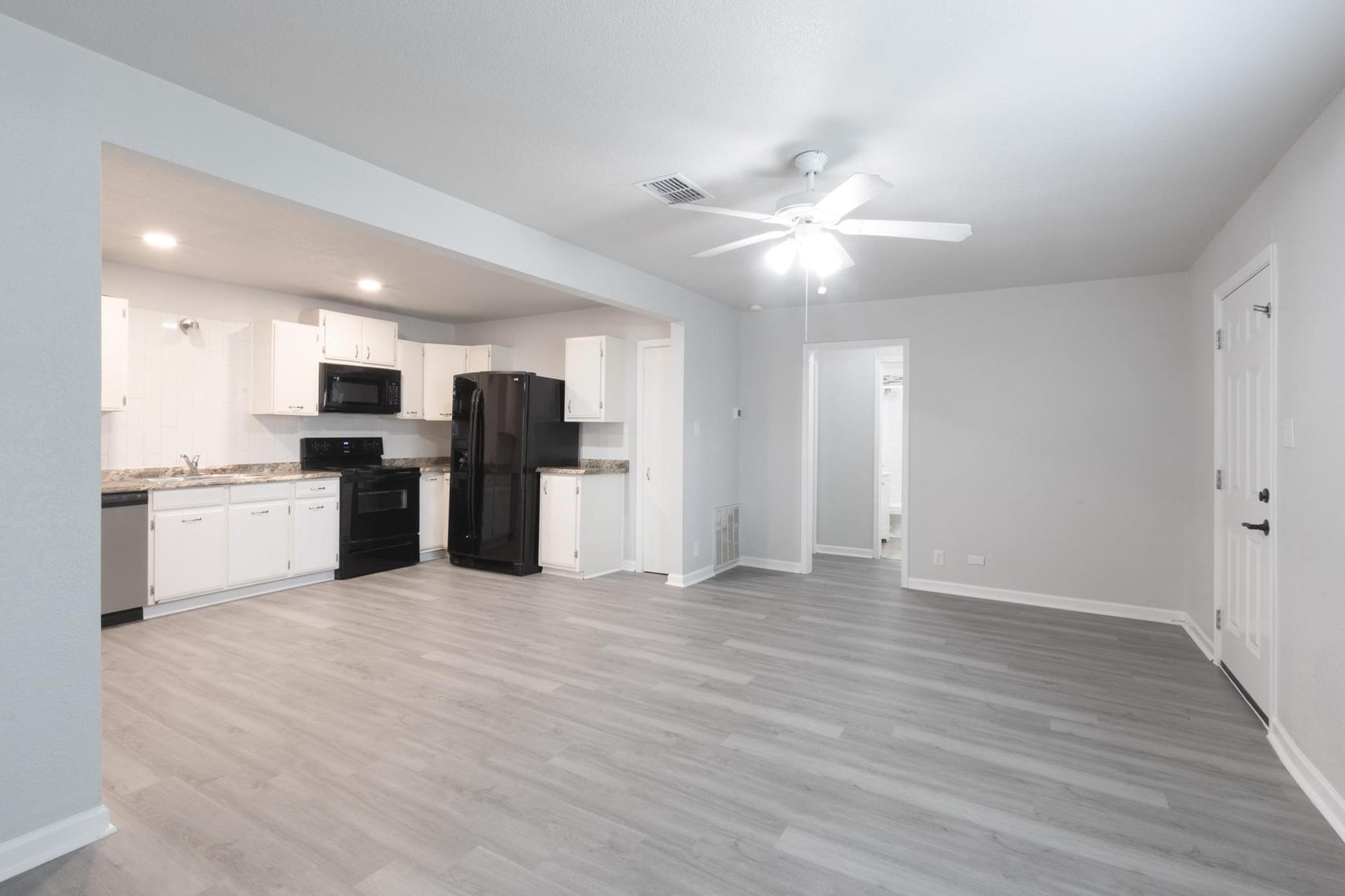 1445 Hillview Ave, New Braunfels, TX 78130