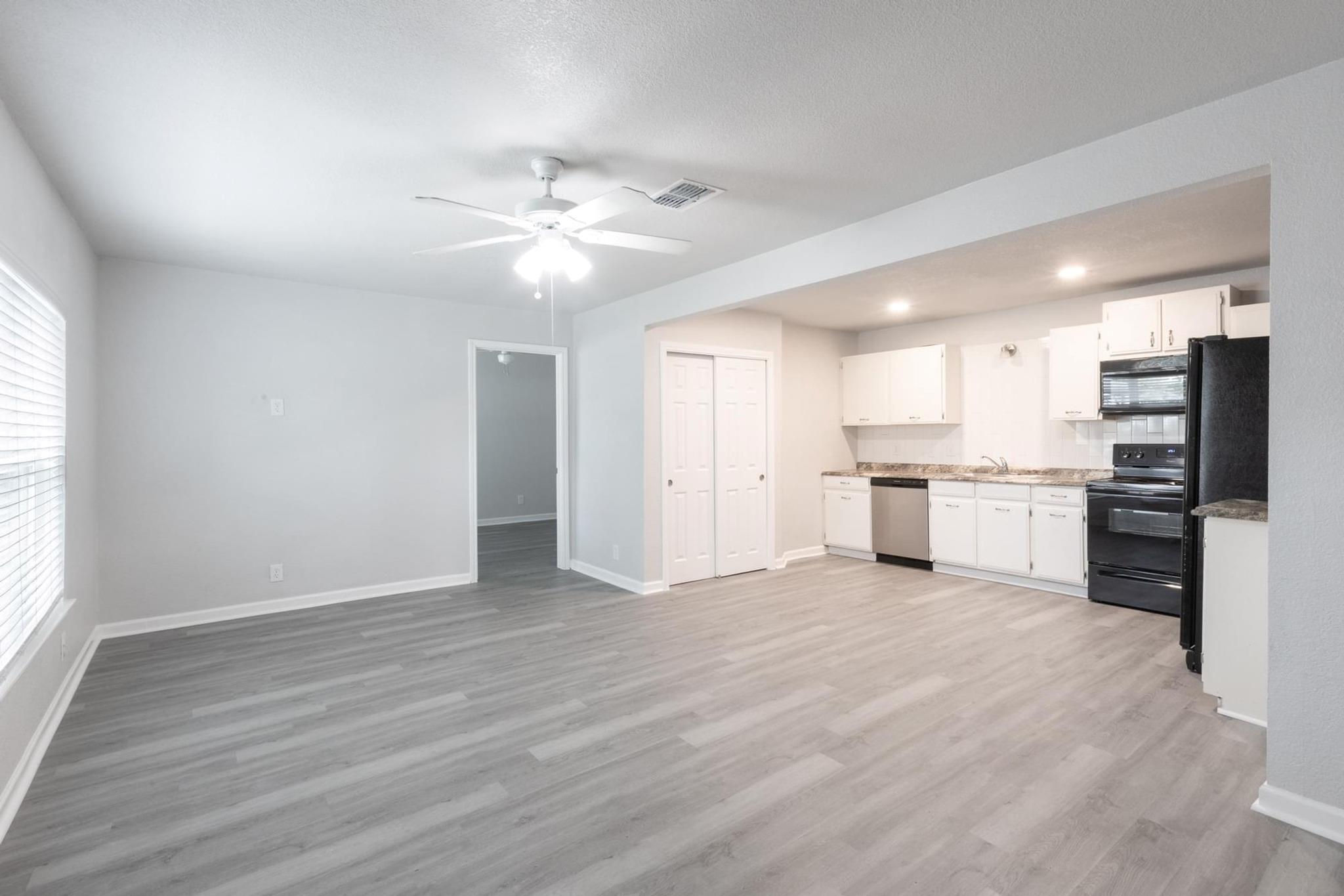 1445 Hillview Ave, New Braunfels, TX 78130