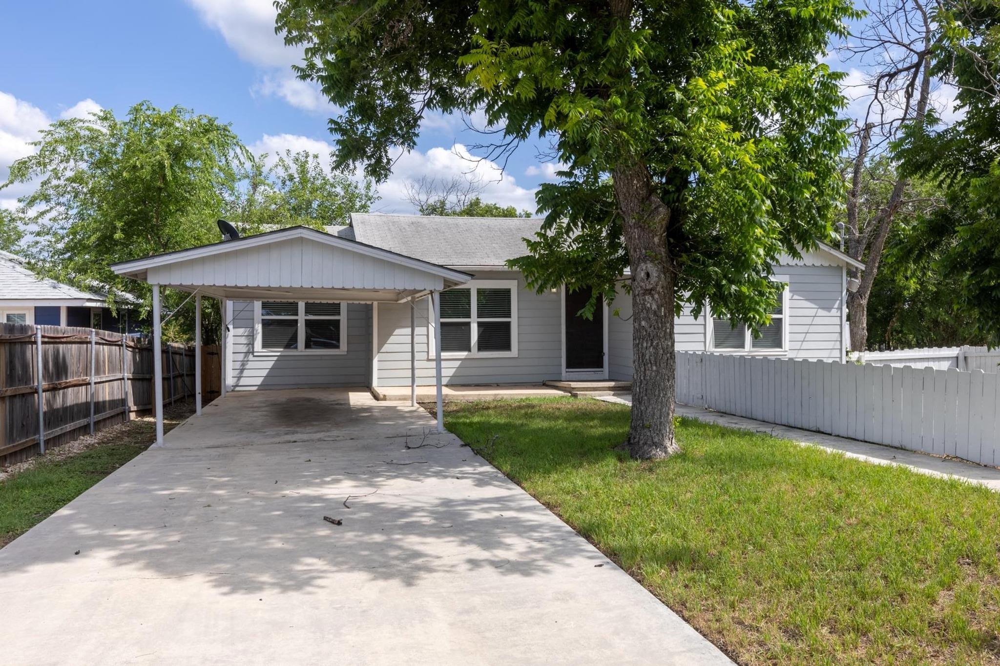 1445 Hillview Ave, New Braunfels, TX 78130