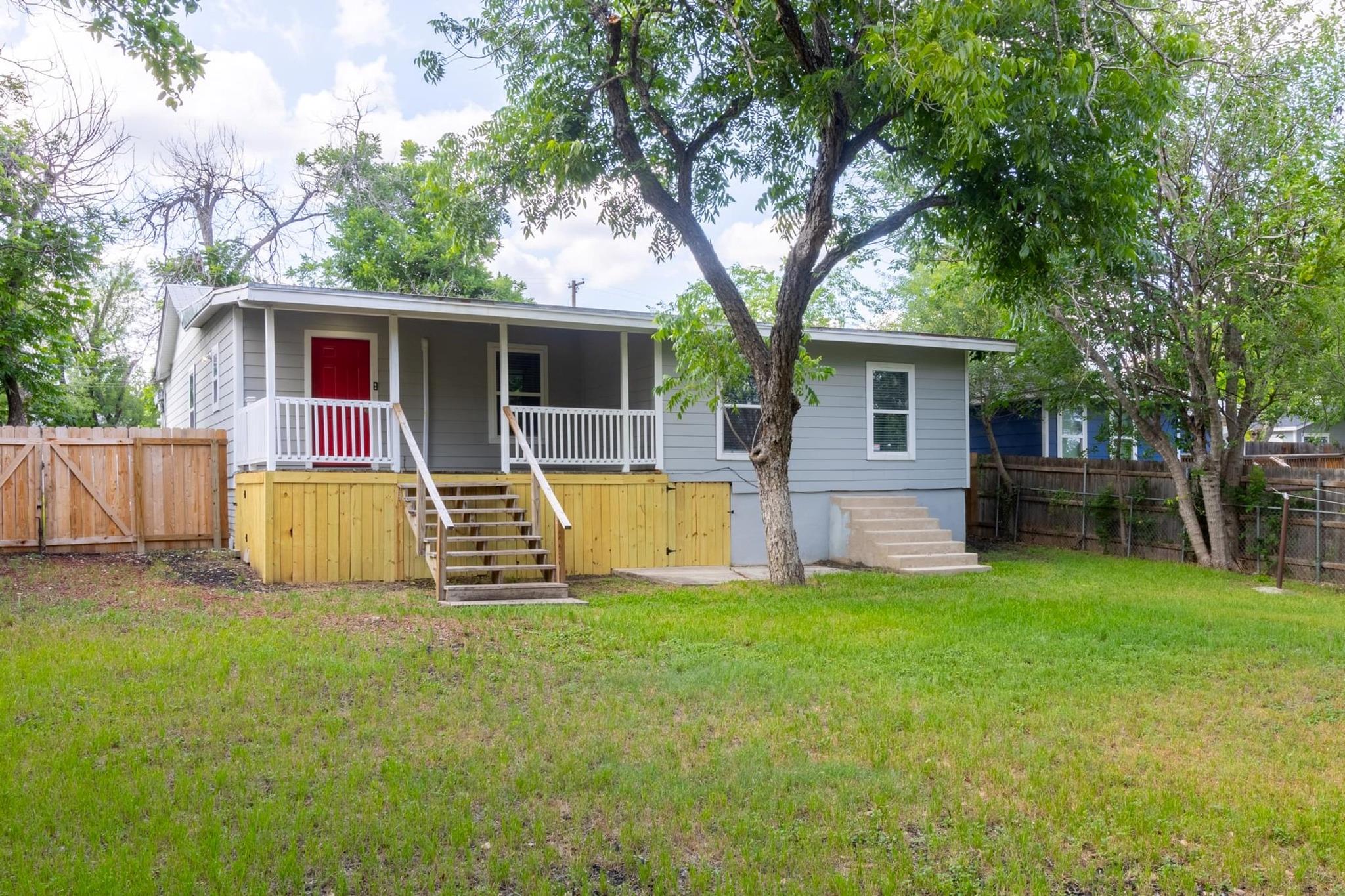 1445 Hillview Ave, New Braunfels, TX 78130