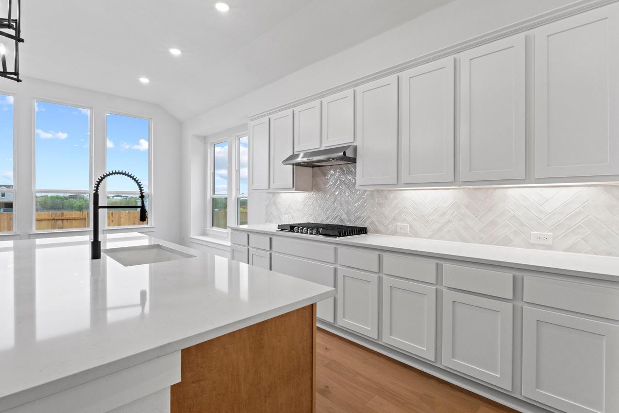 137 Cloverton Cres, Hutto, TX 78634