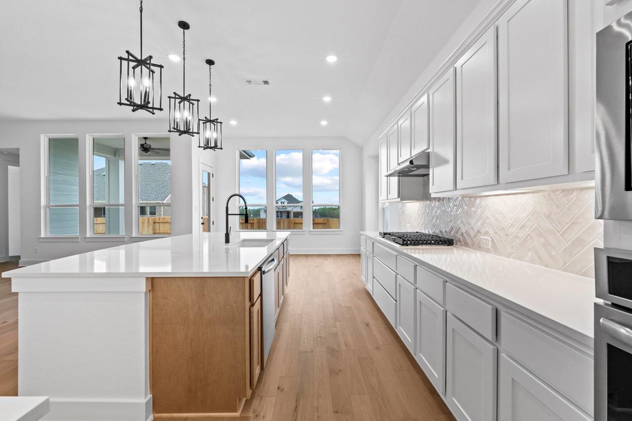 137 Cloverton Cres, Hutto, TX 78634