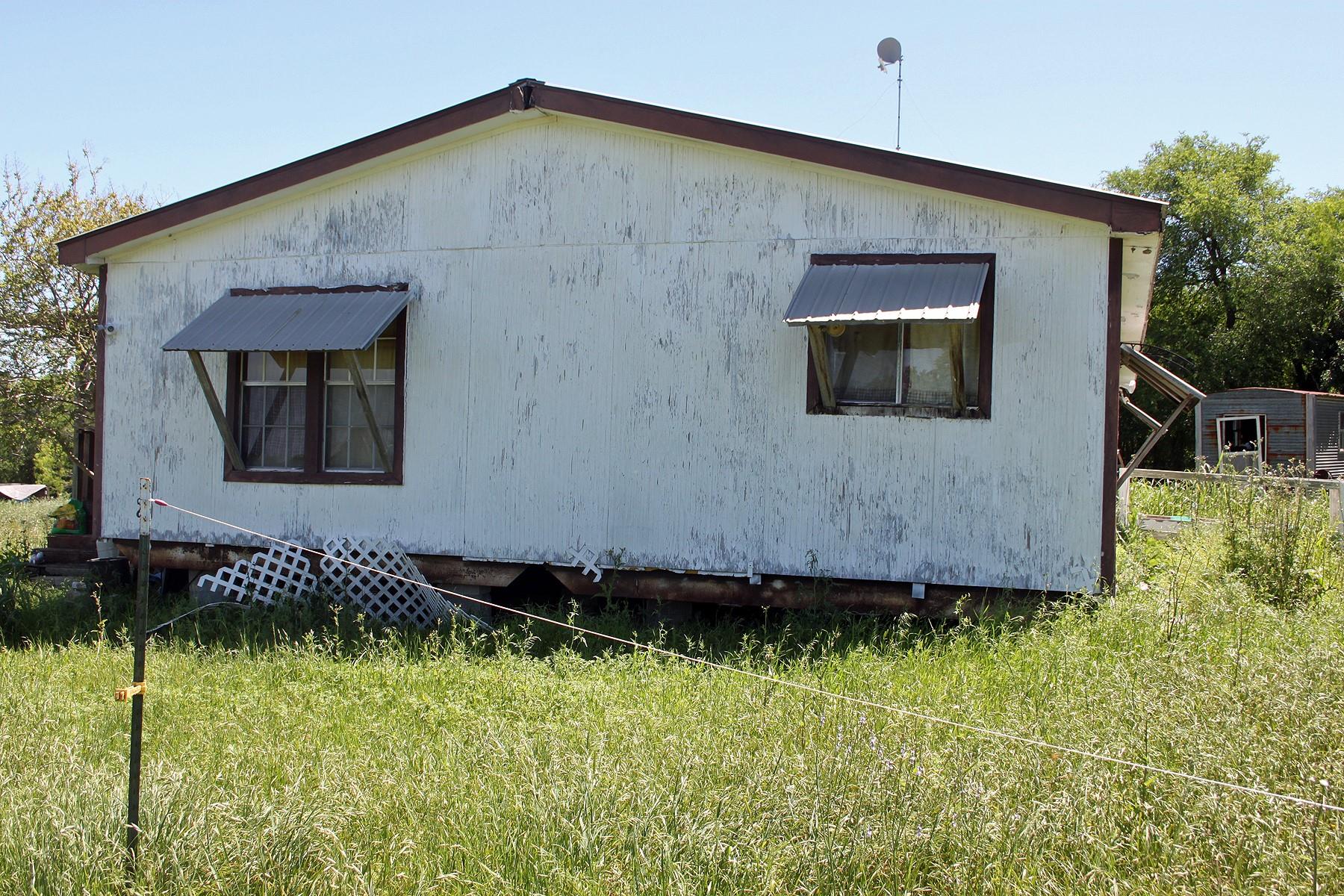 1023 Sierra Dr, Lockhart, TX 78644