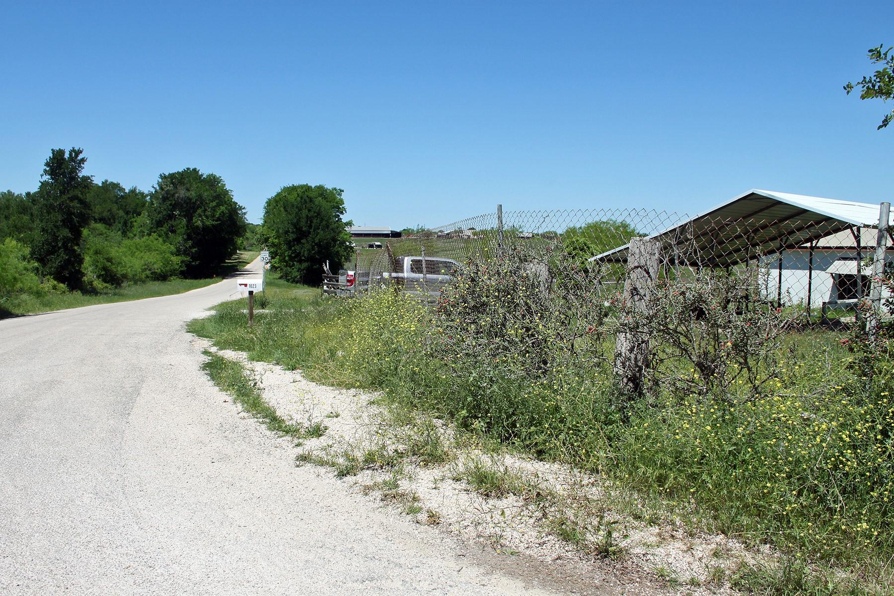 1023 Sierra Dr, Lockhart, TX 78644