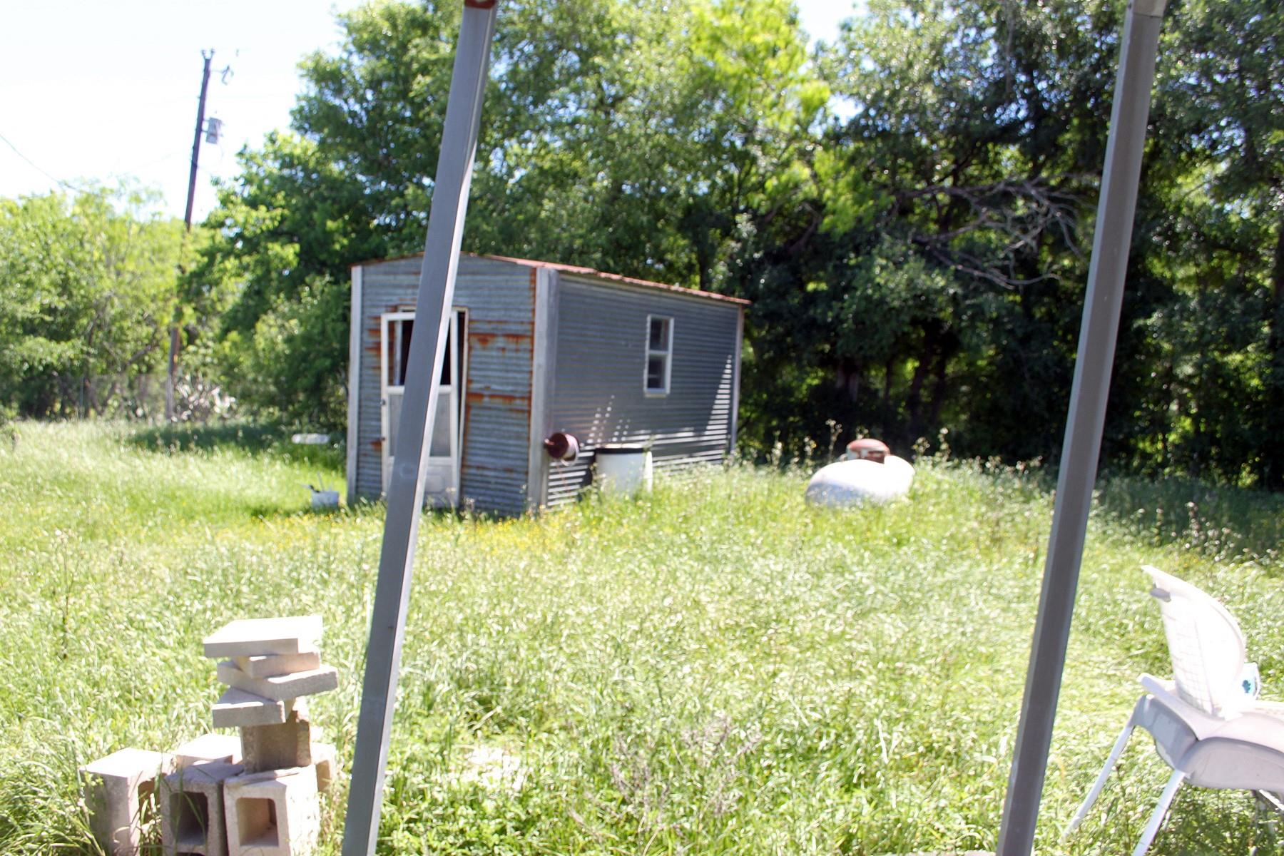 1023 Sierra Dr, Lockhart, TX 78644