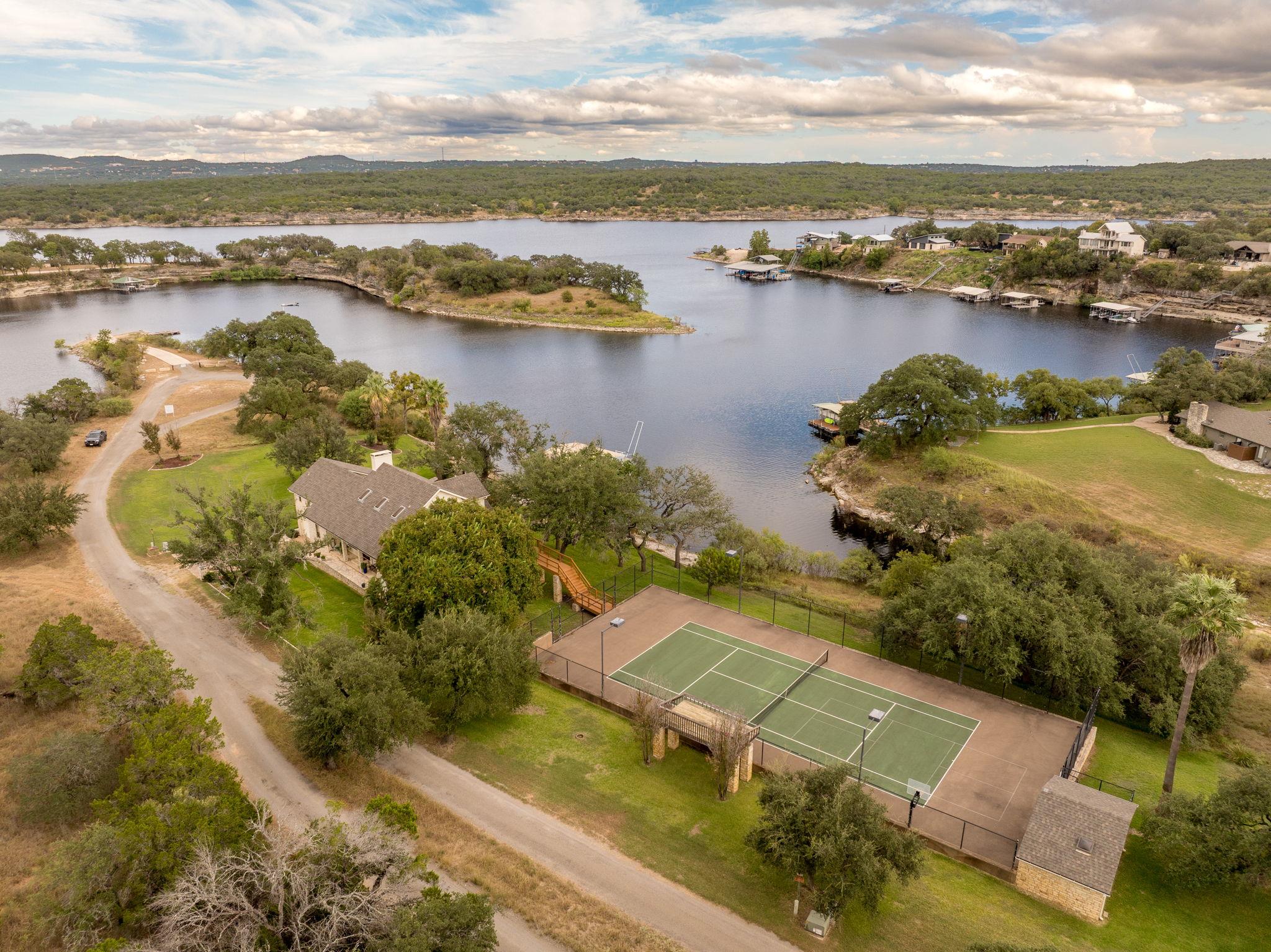 23521 Flat Creek Dr, Marble Falls, TX 78654