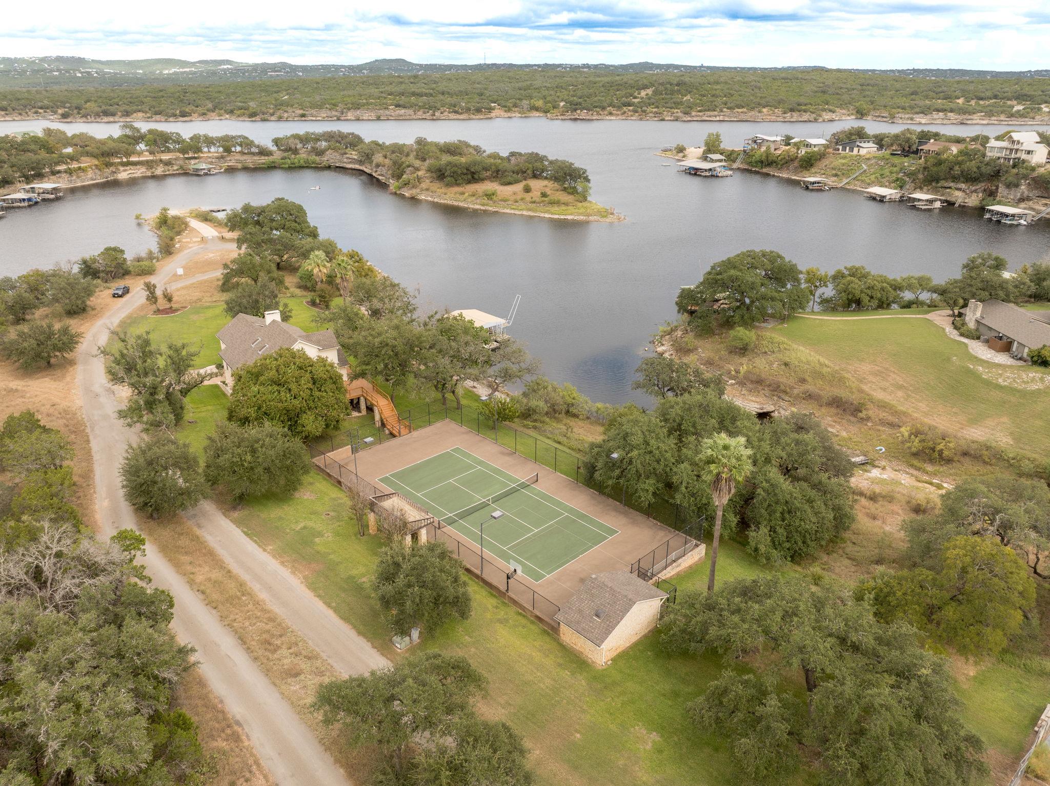 23521 Flat Creek Dr, Marble Falls, TX 78654