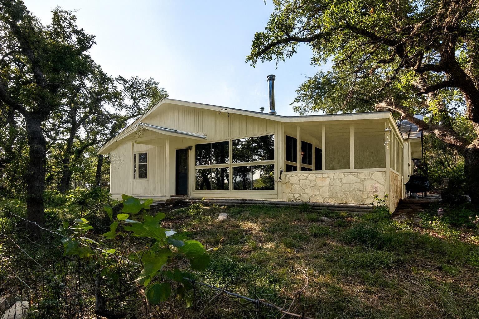 435 Spangenberg Rd, Blanco, TX 78623